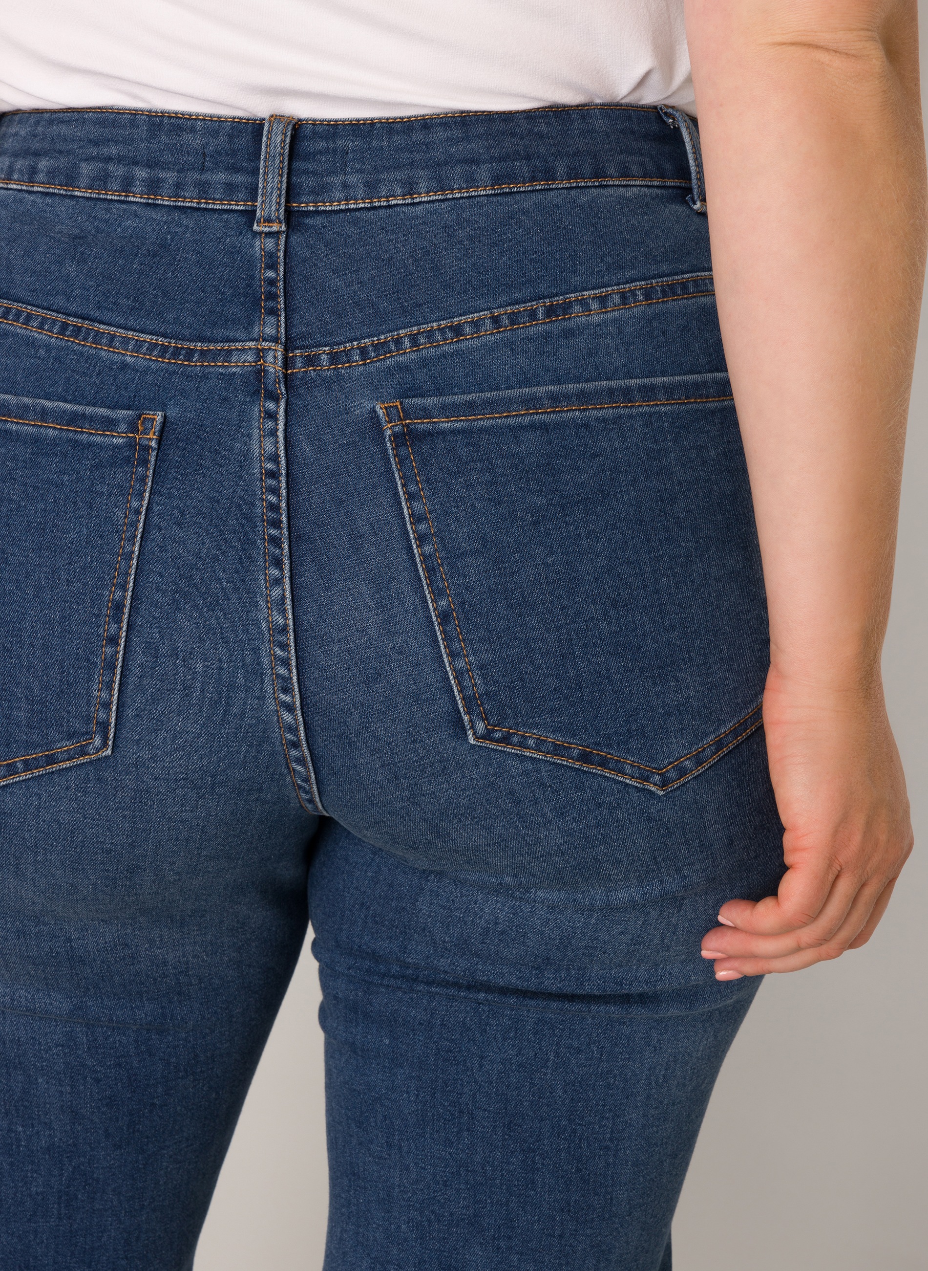 Thumbnail - Base Level Curvy Slim-fit-Jeans in großen Größen