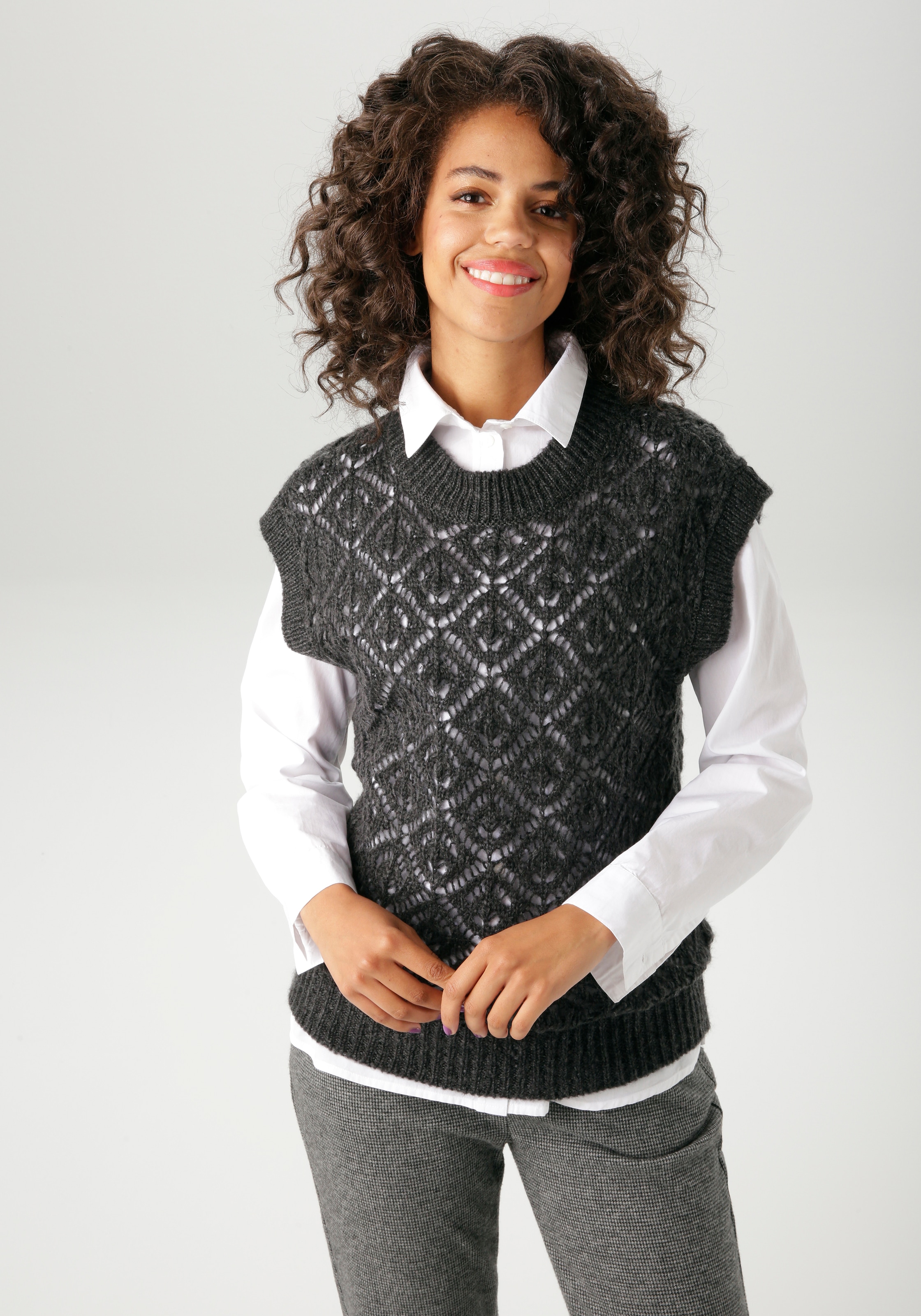 Aniston CASUAL Pullunder mit trendigem Ajour-Strick-Muster günstig online kaufen