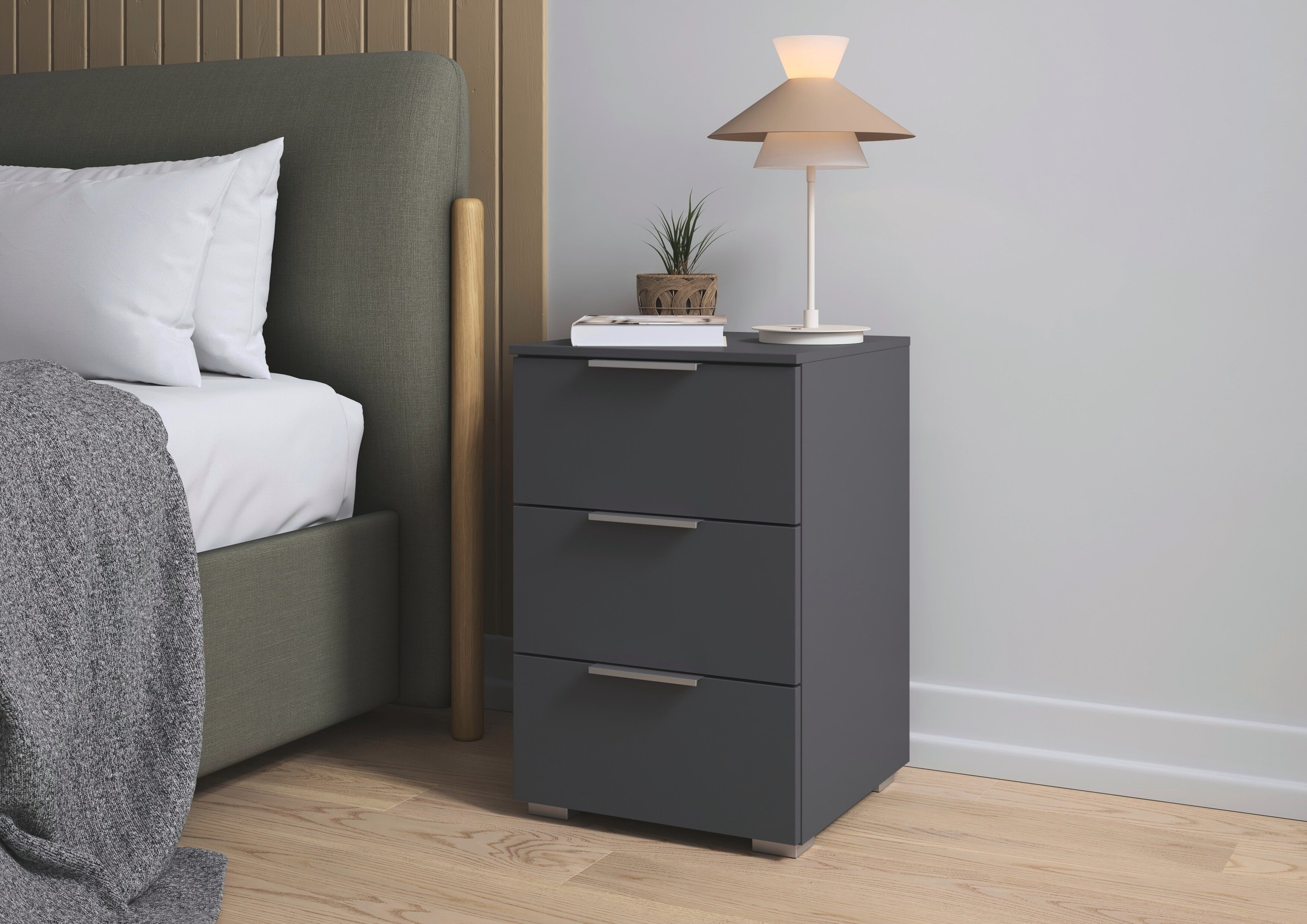 rauch Nachtkommode »Nachttisch Nachtkonsole Nachtschrank ASTANA« Breite 40 cm / Höhe 61 cm,  mit 3 geräumigen Schubladen, Kantengriff in Alufarben MADE IN GERMANY
