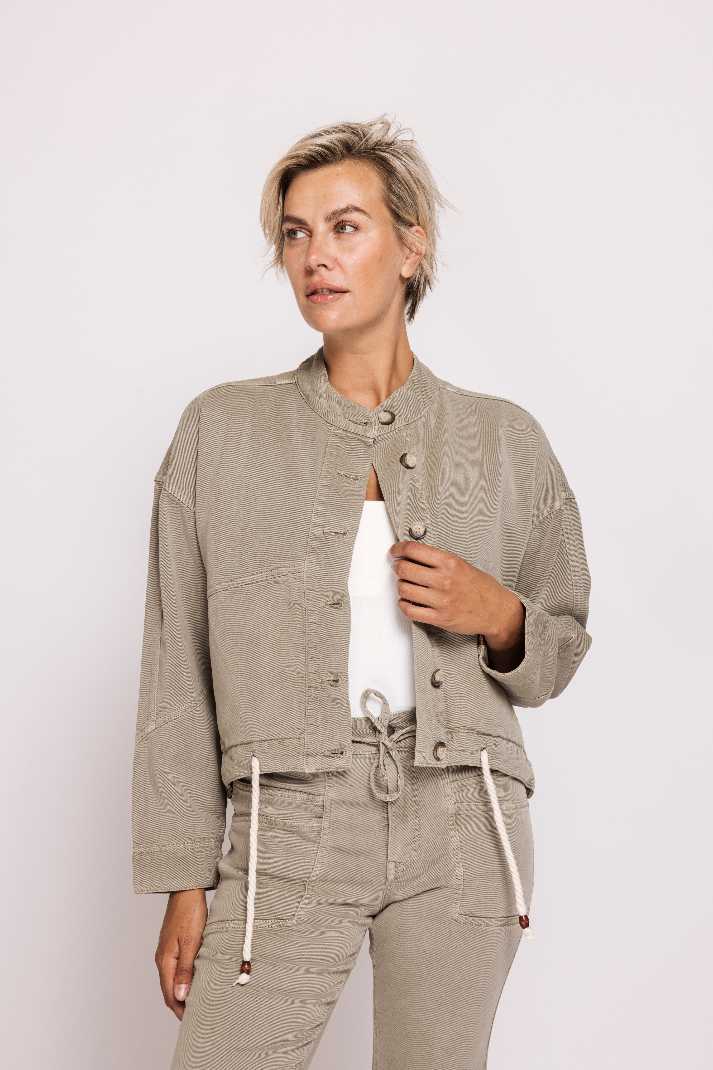Zhrill Kurzjacke "ZHCALISTA" moderner Look, aus Baumwolle und Lyocell, Loose Fit, mit Stehkragen