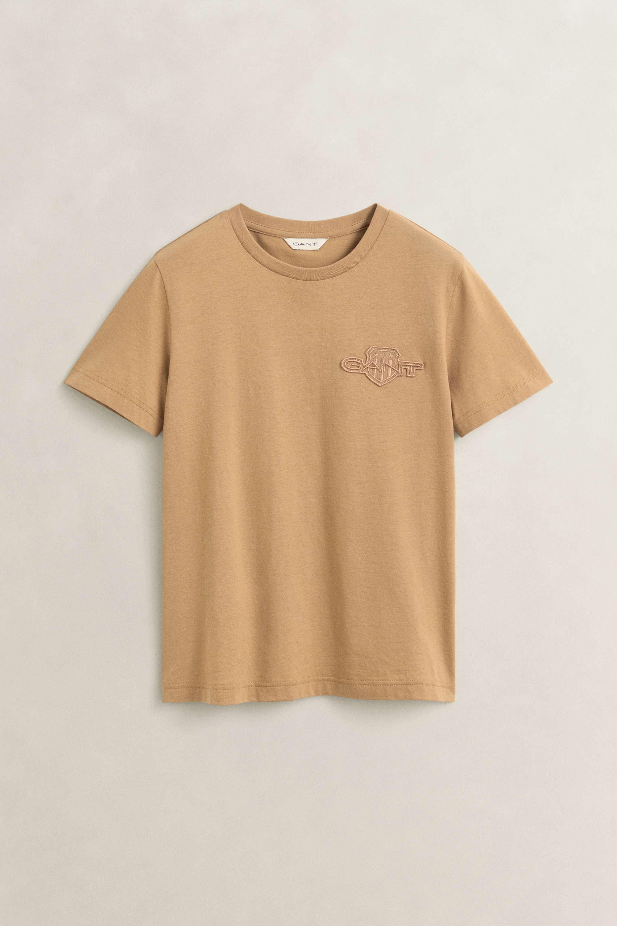 Gant T-Shirt »REG TONAL SHIELD SS T-SHIRT« Rundhals, Ton in Ton Stickerei