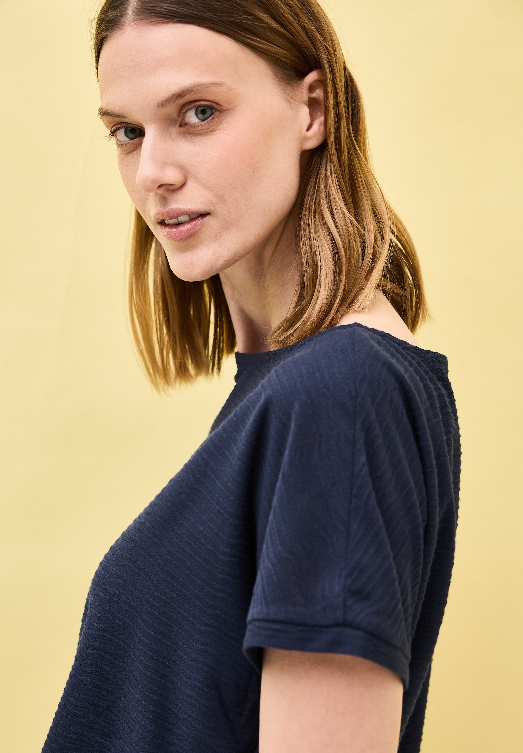 Thumbnail - Cecil T-Shirt mit Streifen-Struktur