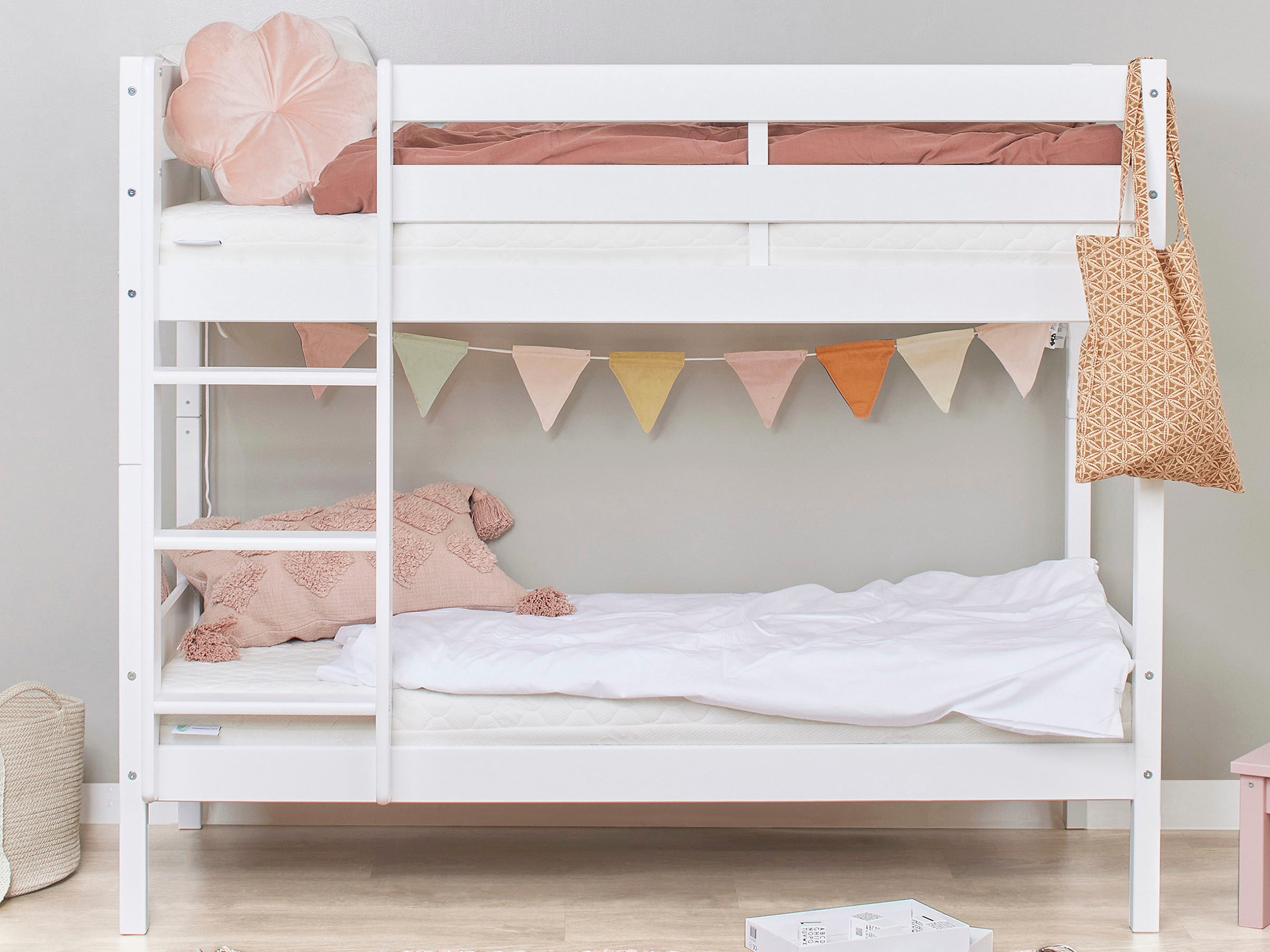 Hoppekids Etagenbett »ECO Comfort Kinderbett 90x200 oder 70x160 aus Massivholz in 4 Farben«, TÜV, FSC und Nordisches Umweltzeichen – wahlweise mit Matratzen