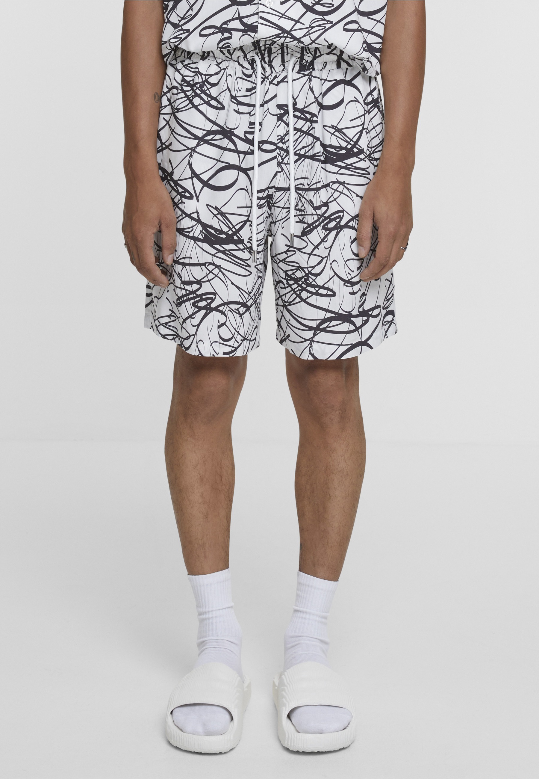 URBAN CLASSICS Stoffhose »Urban Classics Herren Viscose AOP Resort Shorts«