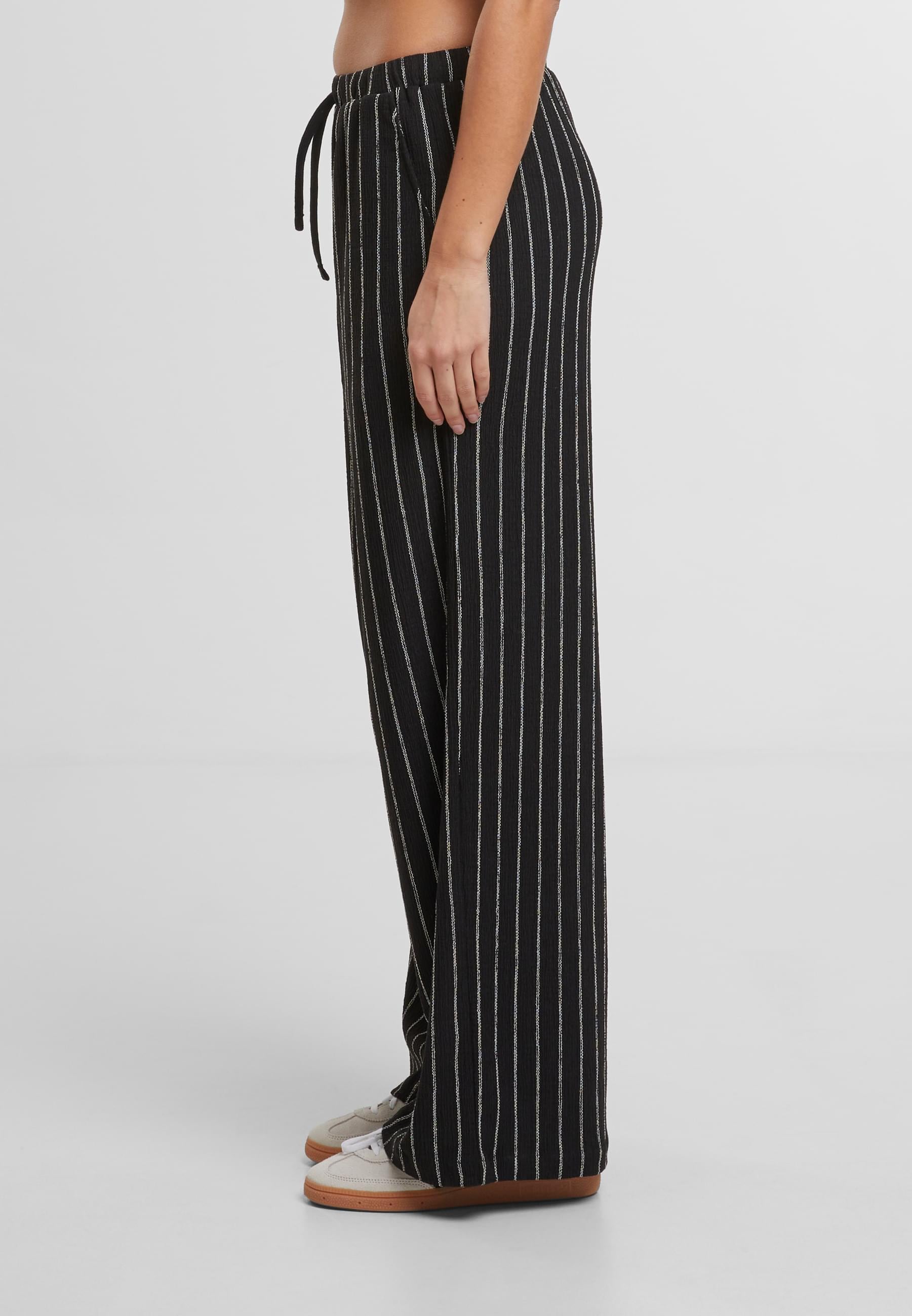 URBAN CLASSICS Stoffhose »Urban Classics Ladies Structured Striped Relaxed Fit Pants«, (1 tlg.)