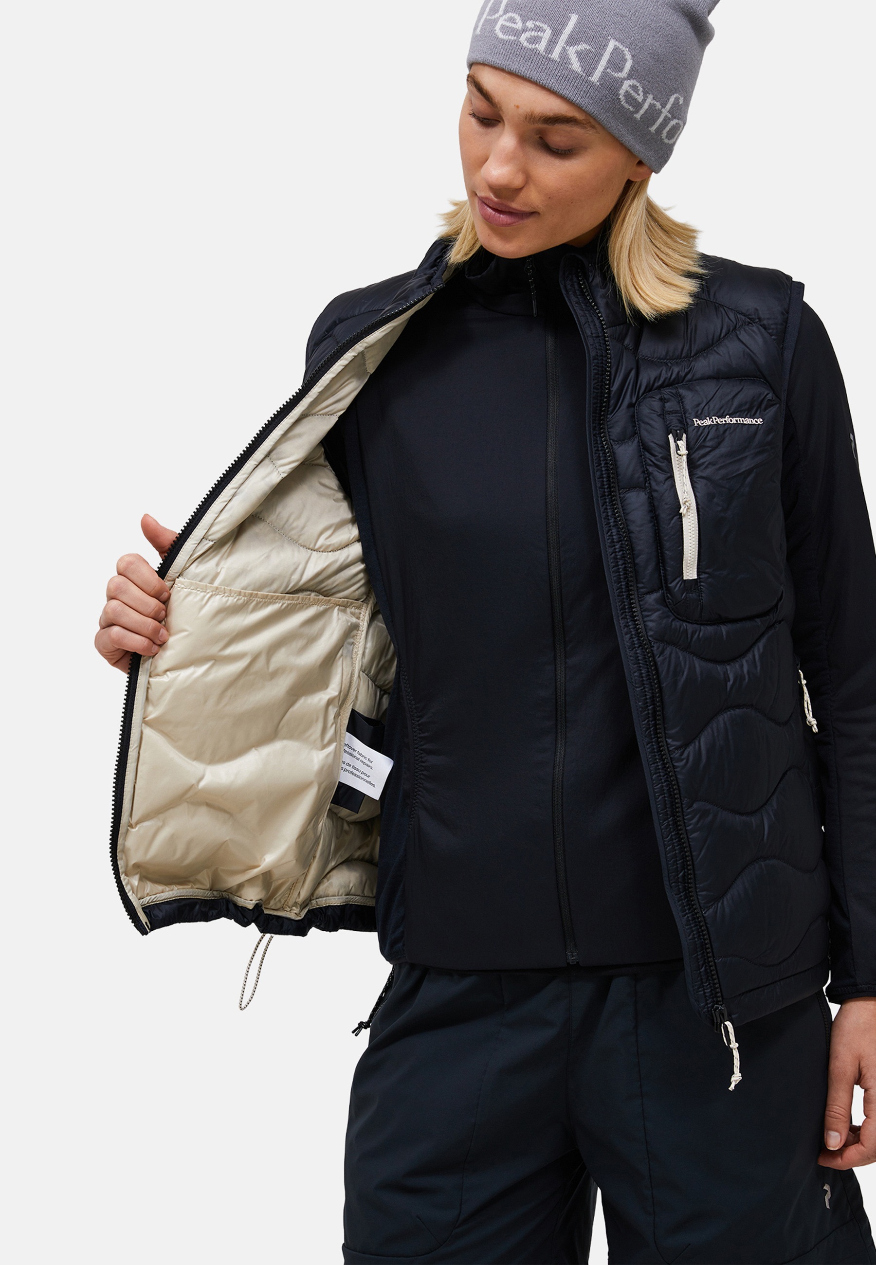 Peak Performance Daunenweste »W Helium Utility Down Vest« mit dezenten Farbdetails