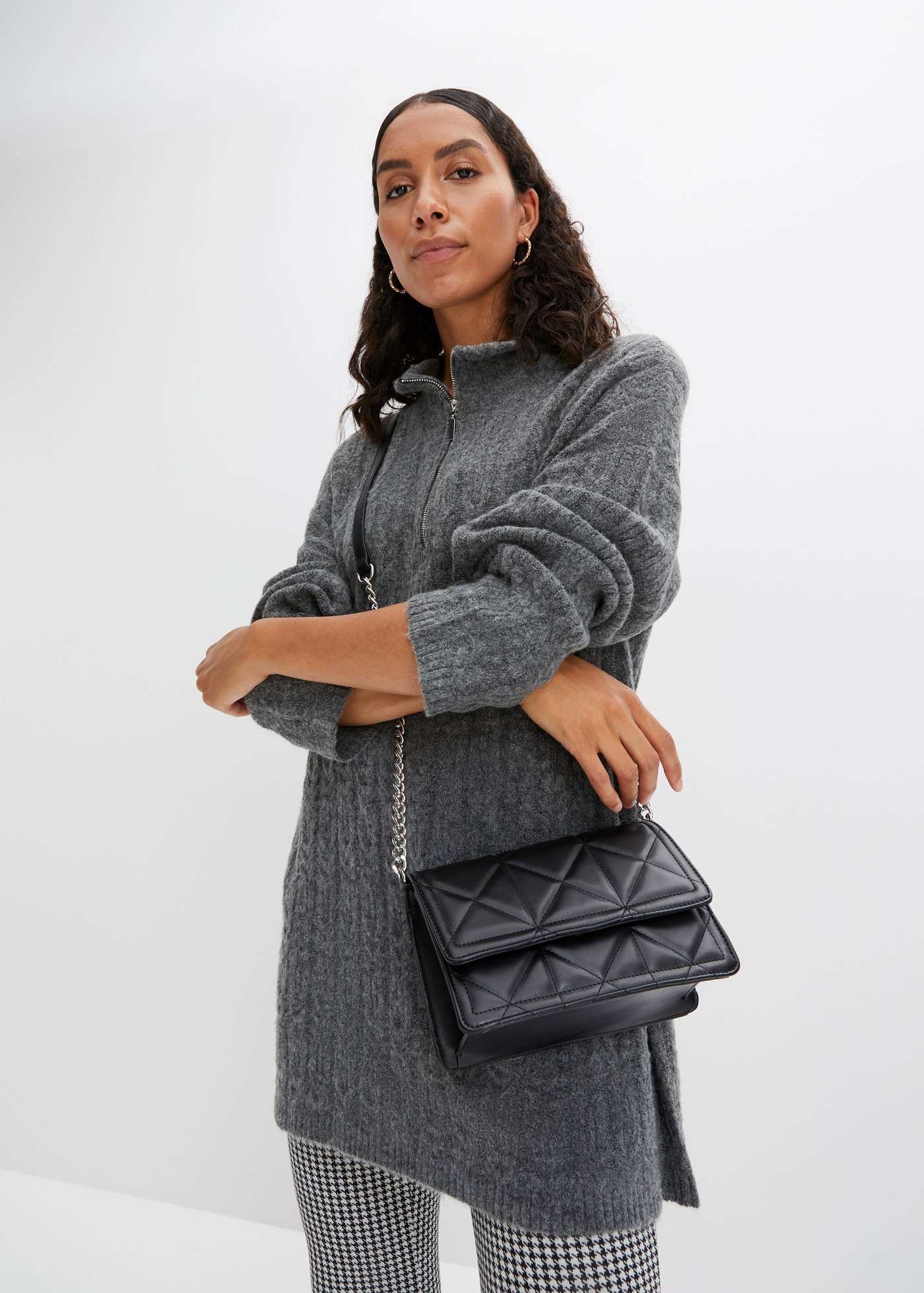 bonprix Longpullover mit Stehkragen und Reißverschluss im Troyer-Look, Zopfstrickmuster