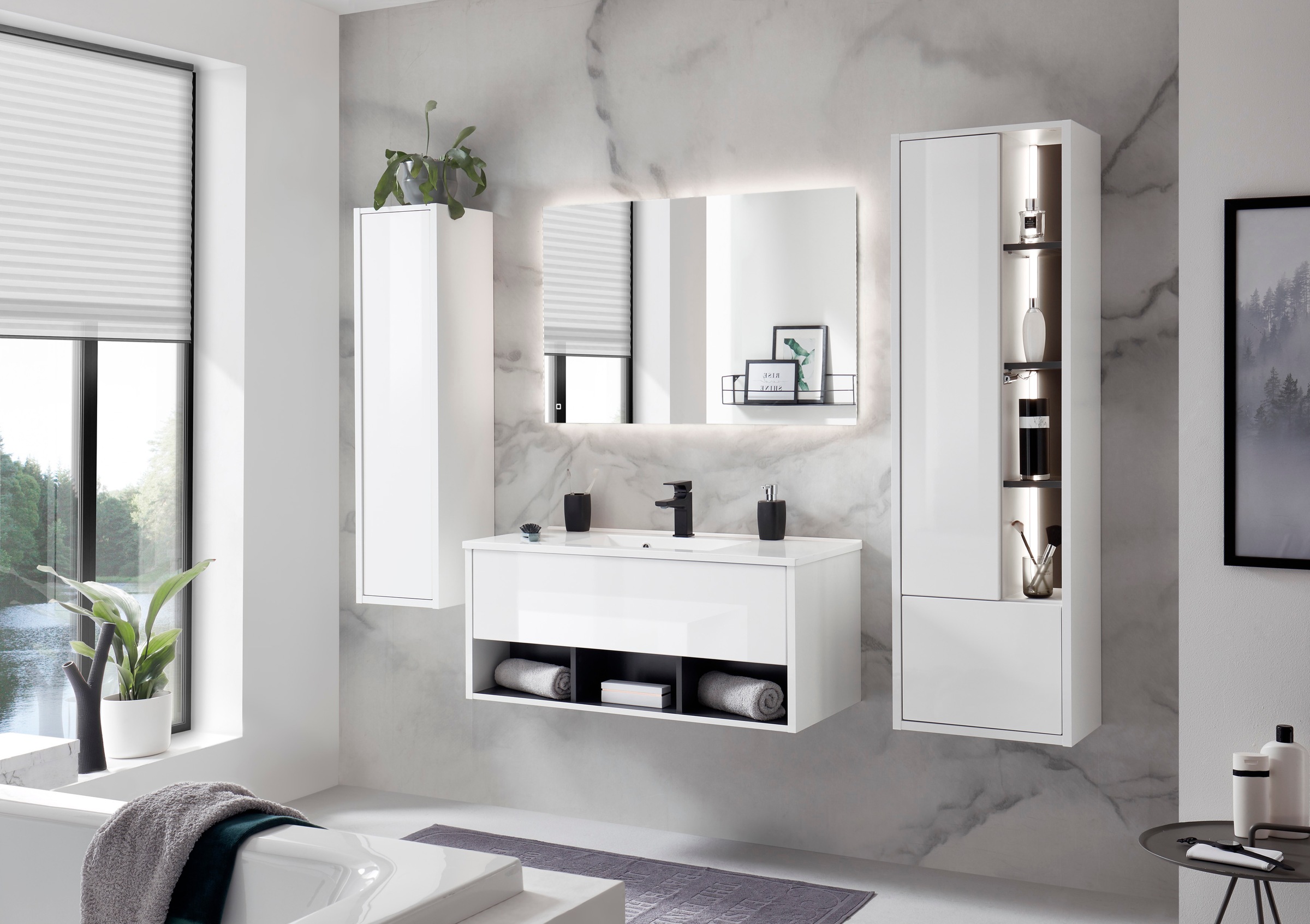 Places of Style Badmöbel-Set »Studio Line, Bad im modernen Design, 4-teiliges Badezimmer«, (4 St.), Schrank, Waschtisch und Spiegel, in zwei Farben verfügbar, Stauraum