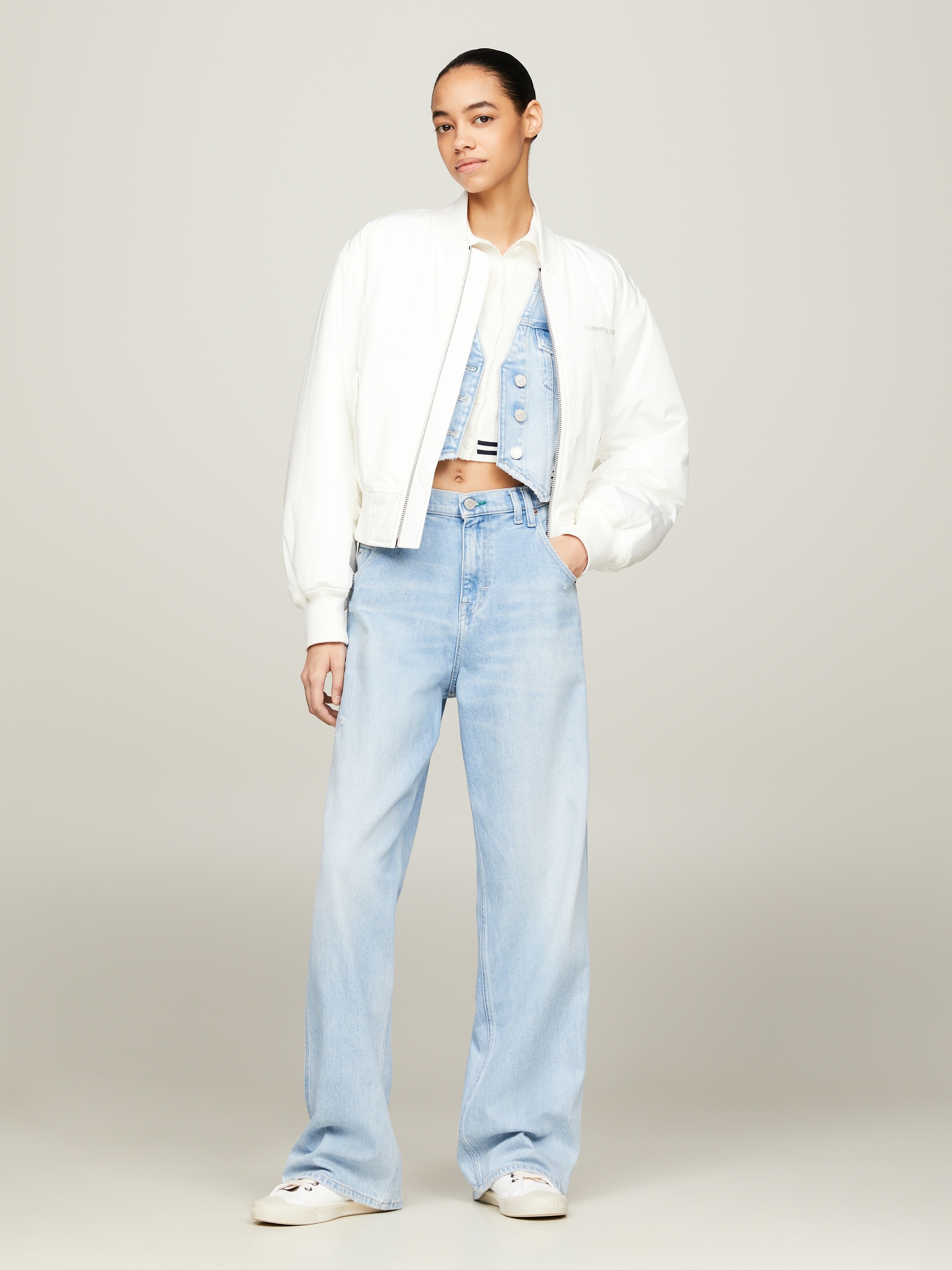 Tommy Jeans Weite Jeans »DAISY JEAN LW BGY BH6110«, mit Logostickerei