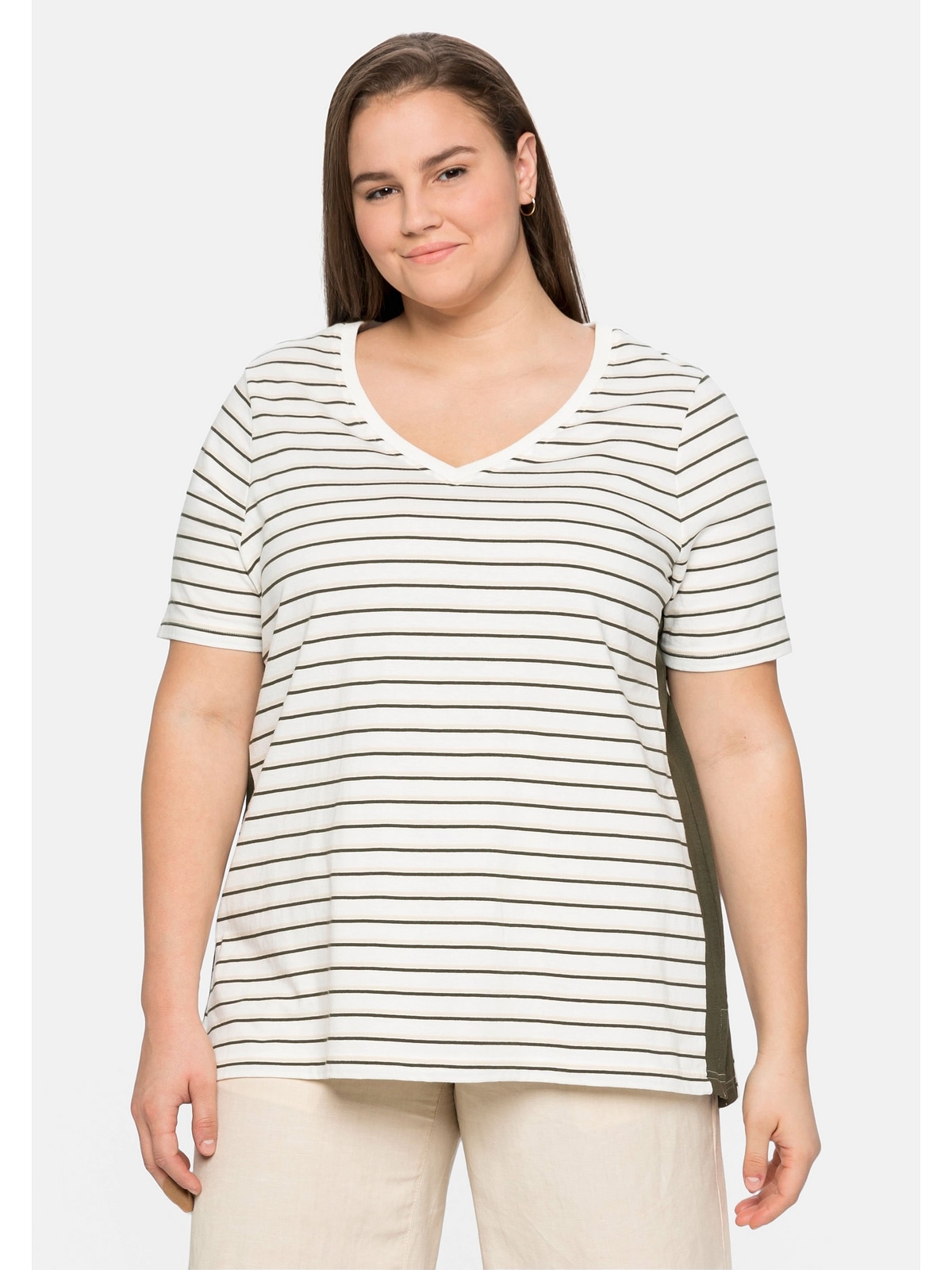 Sheego T-Shirt »Große Größen«, mit aus Jersey weichem | BAUR V-Ausschnitt, bestellen online