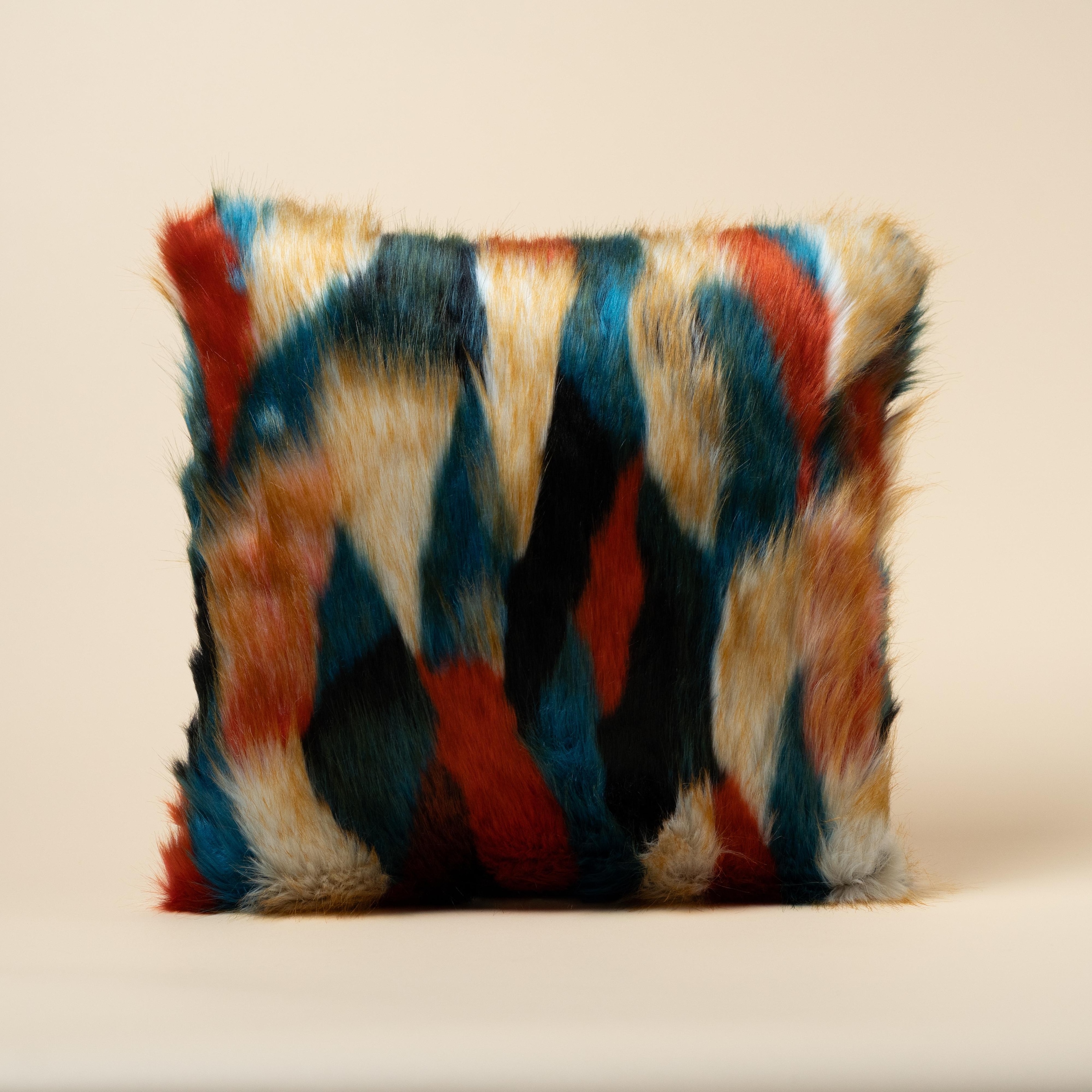 Kare Design Dekokissen »Glammer Colore, Kissenhülle mit Füllung, 45x45 cm« stützt Kopf und Nacken angenehm und sorgt für erholsamen Schlaf