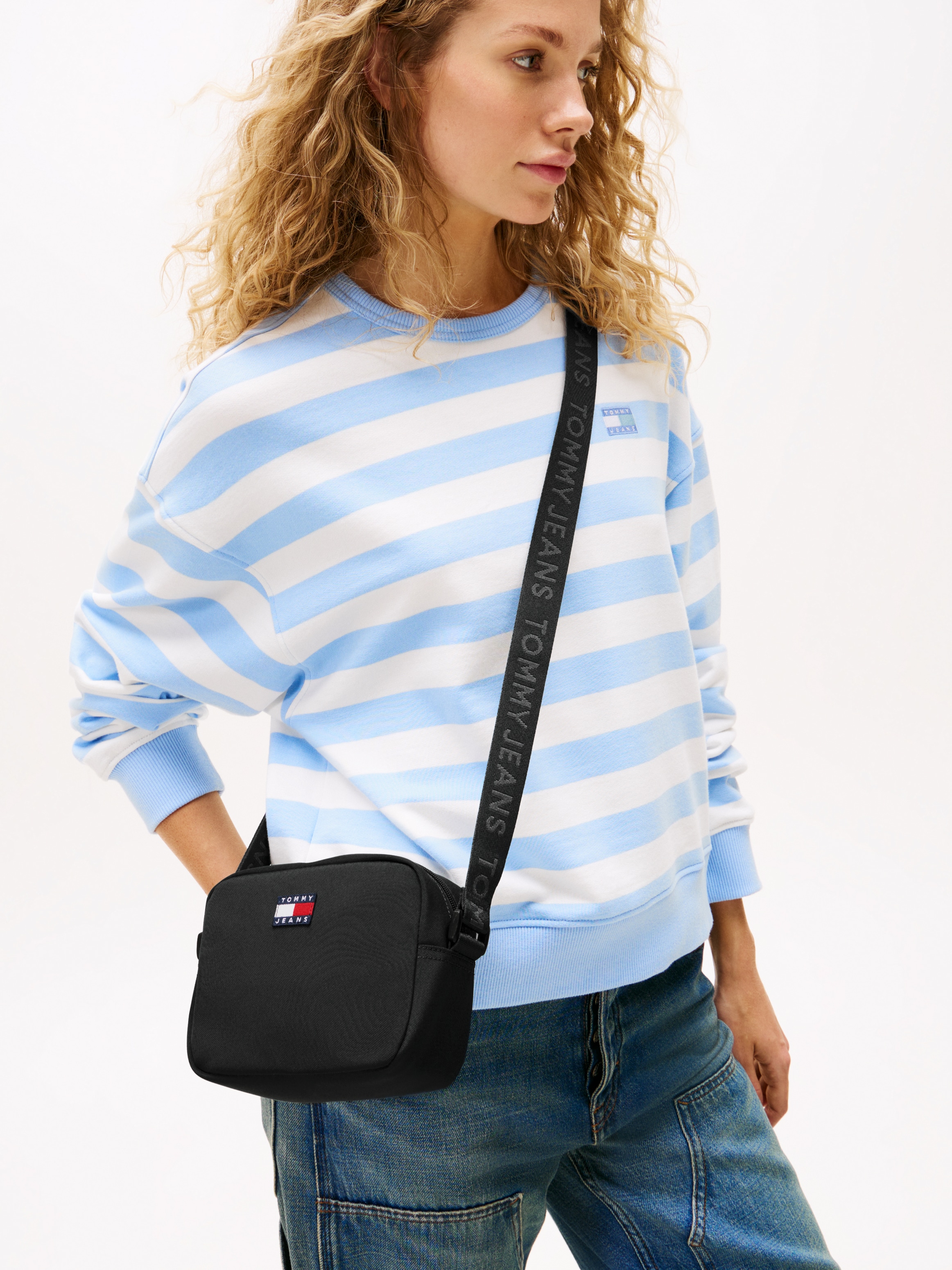 Tommy Jeans Umhängetasche »TJW ESS DAILY CROSSOVER«, Schultertasche, Kamerabag, Minibag mit Logoflagge