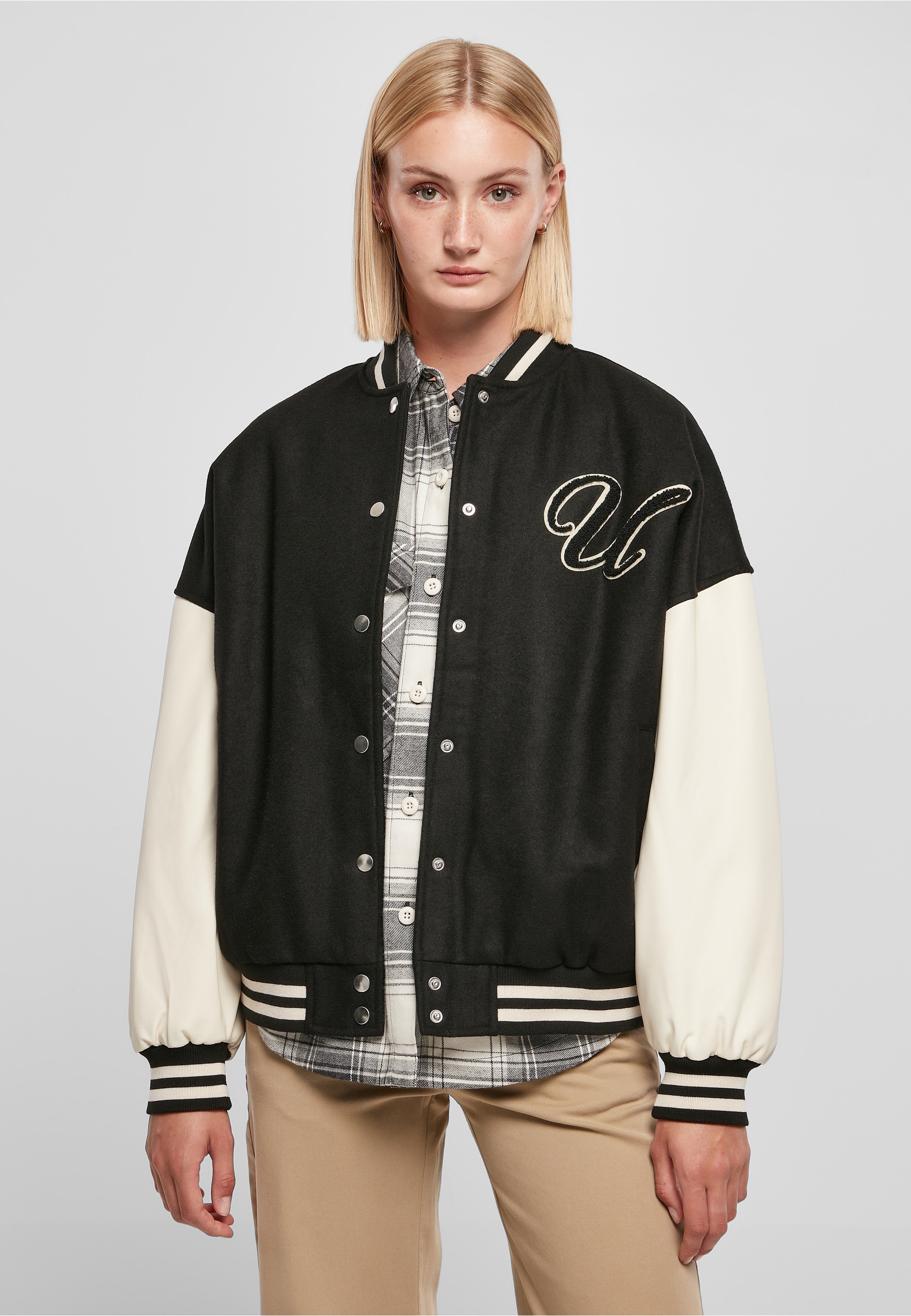 URBAN CLASSICS Collegejacke »Urban Classics Damen Ladies Oversized Big U College Jacket« 1 Stk. tlg. ohne Kapuze