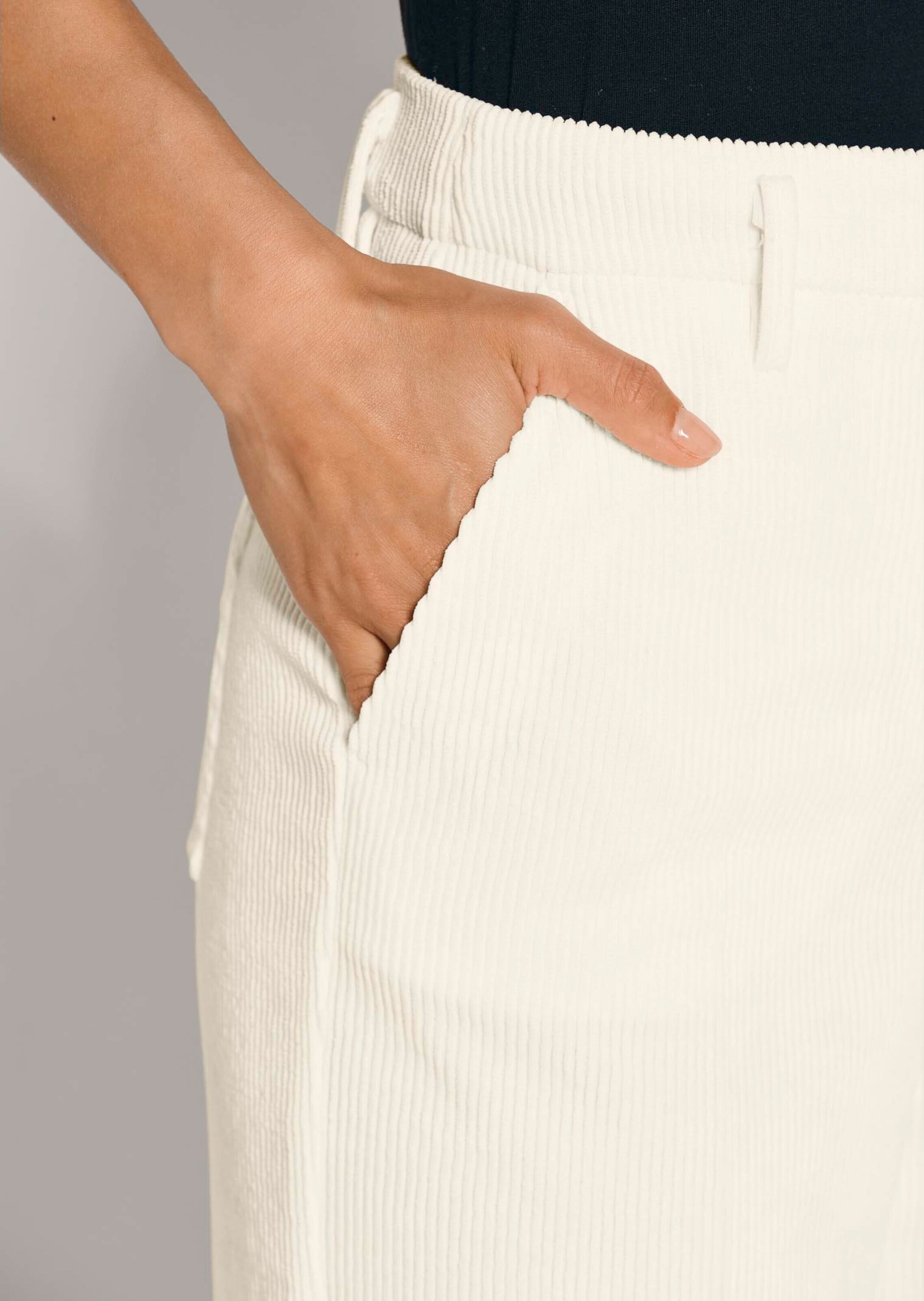 MADELEINE Cordhose »Cordhose Weite Cordhose mit Bügelfalten«