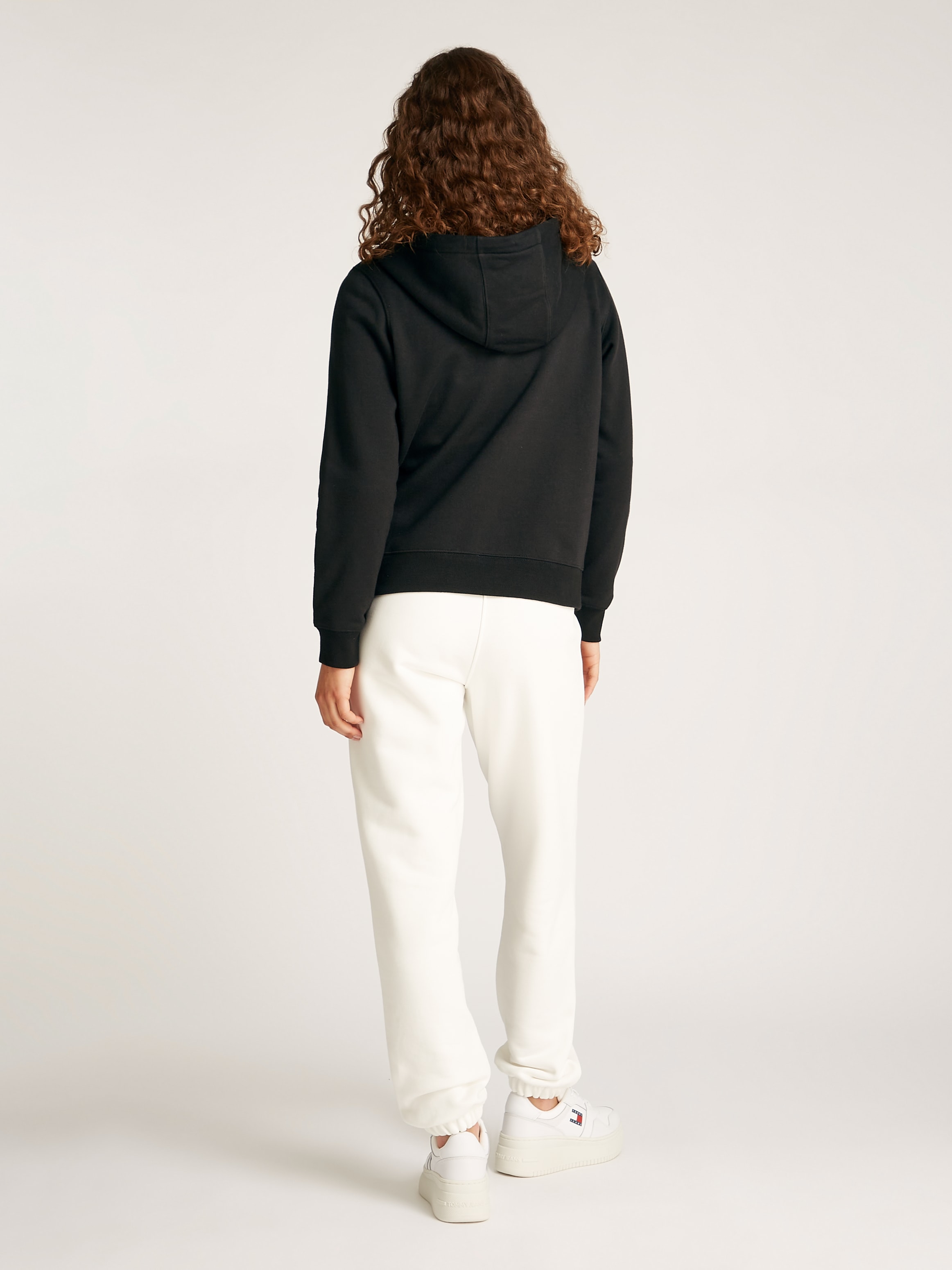 Tommy Jeans Sweatjacke »TJW REG S FLAG ZIP THRU«, mit Logostickerei