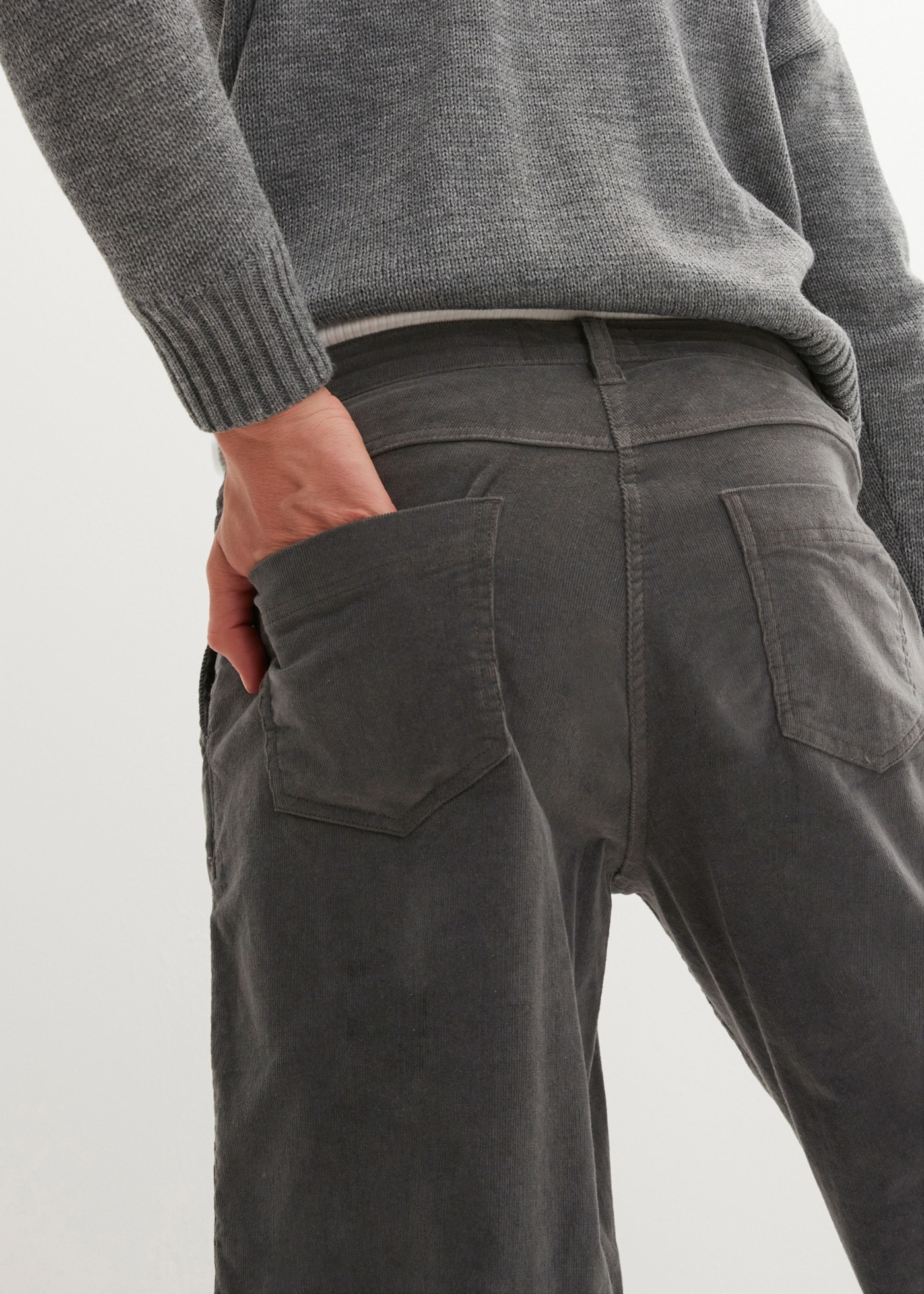 bonprix Cordhose  Loose Fit, mit Cordstruktur, aus Baumwolle und Elasthan