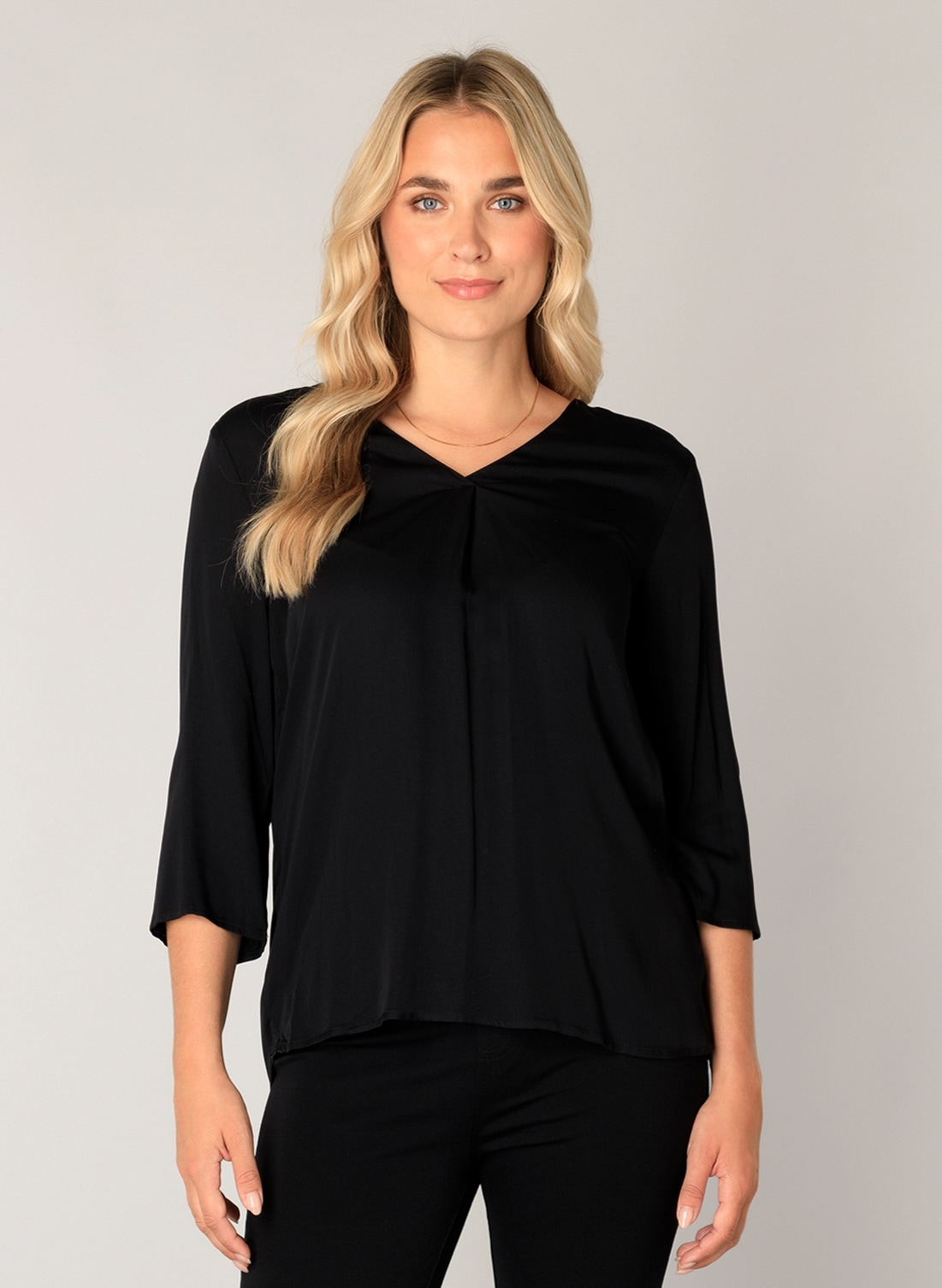 Base Level Shirtbluse Mit V-Ausschnitt