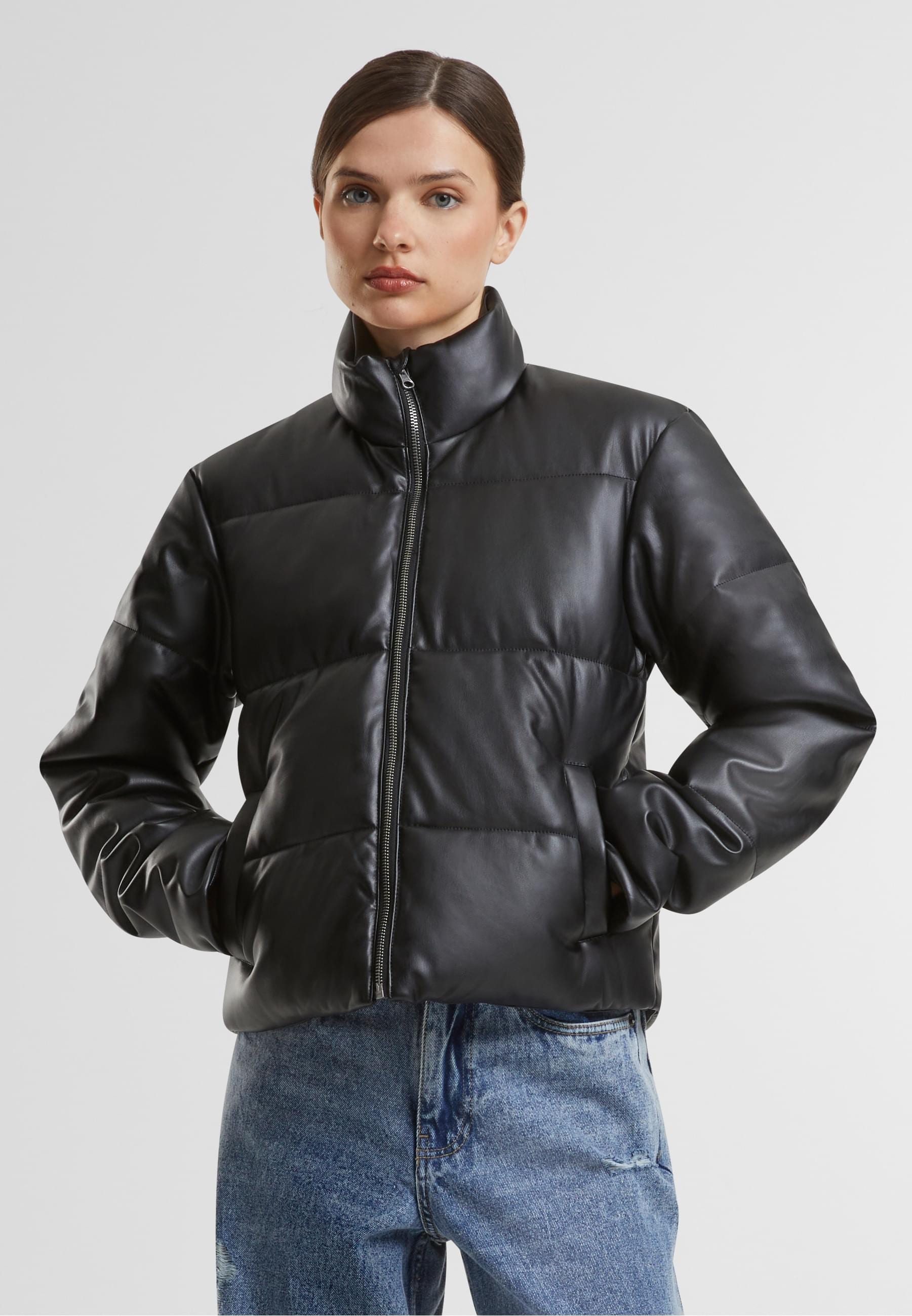 URBAN CLASSICS Allwetterjacke »Urban Classics Ladies Synthetic Leather Puffer Jacket«, (1 St.), ohne Kapuze