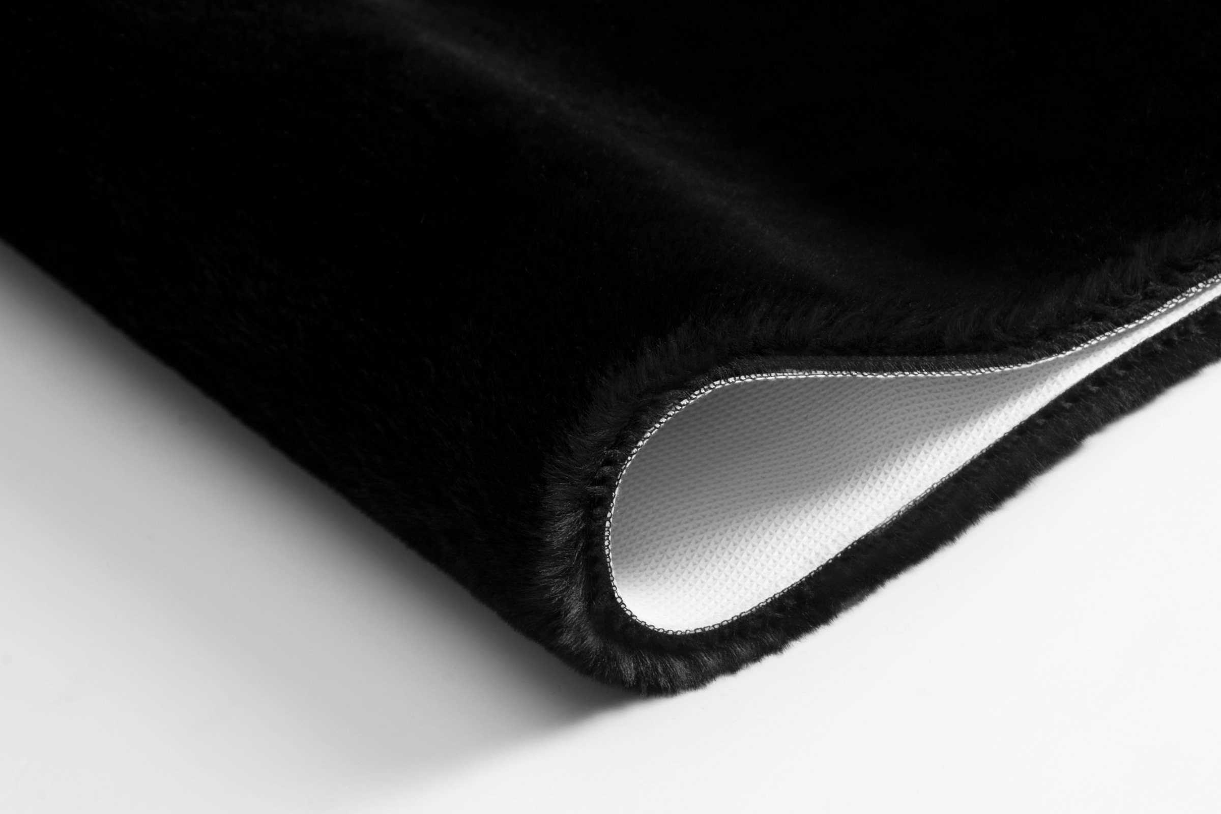 Kleine Wolke Badematte »Cony«, rutschhemmend beschichtet, fußbodenheizungsgeeignet, Badteppich, Fell-Optik, Uni Farben, besonders weich & kuschelig