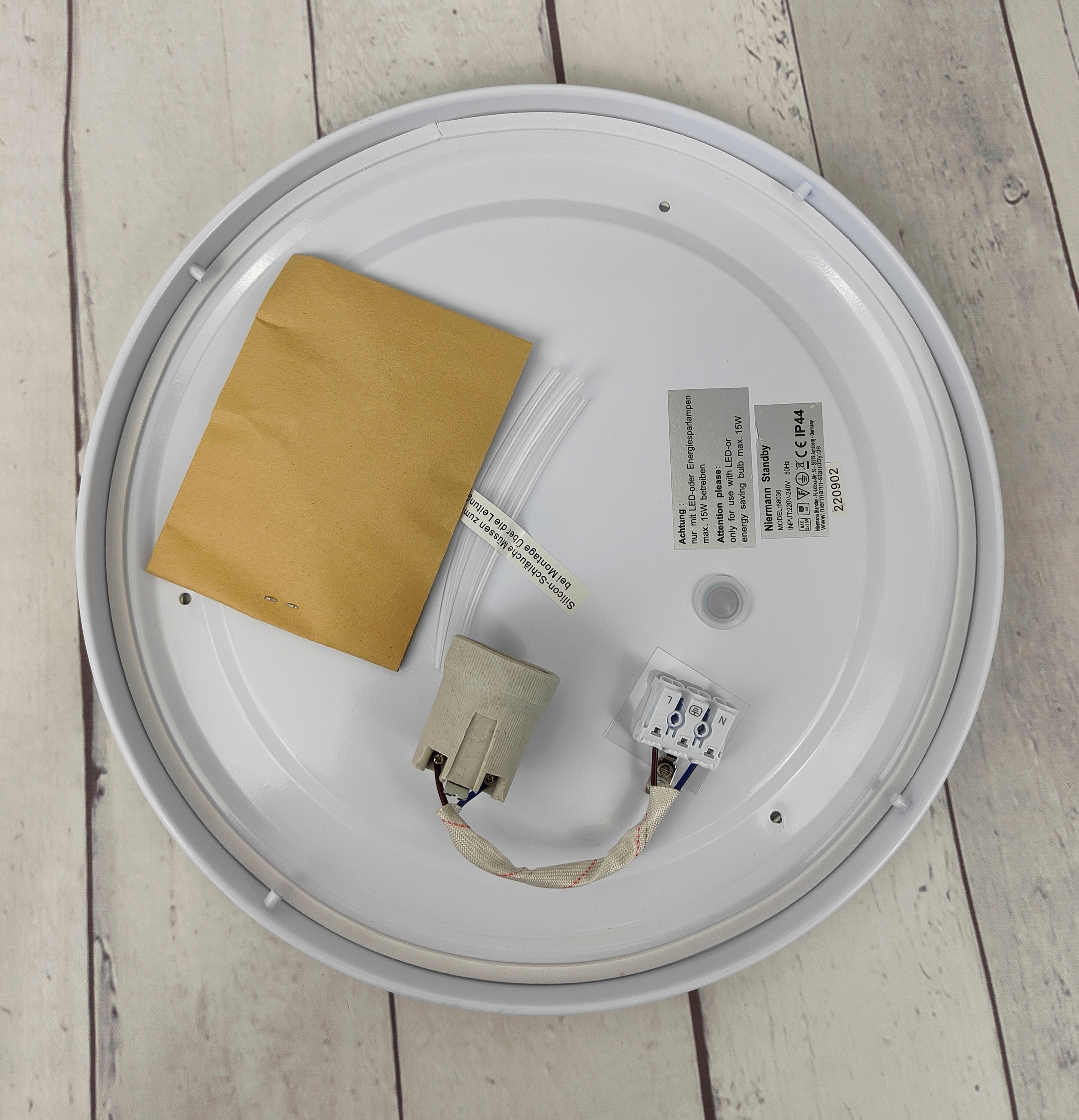 niermann Deckenleuchte »Deckenschale Saturn« E27 1 Stk. E27 Fassung für einfachen Leuchtmittelwechsel