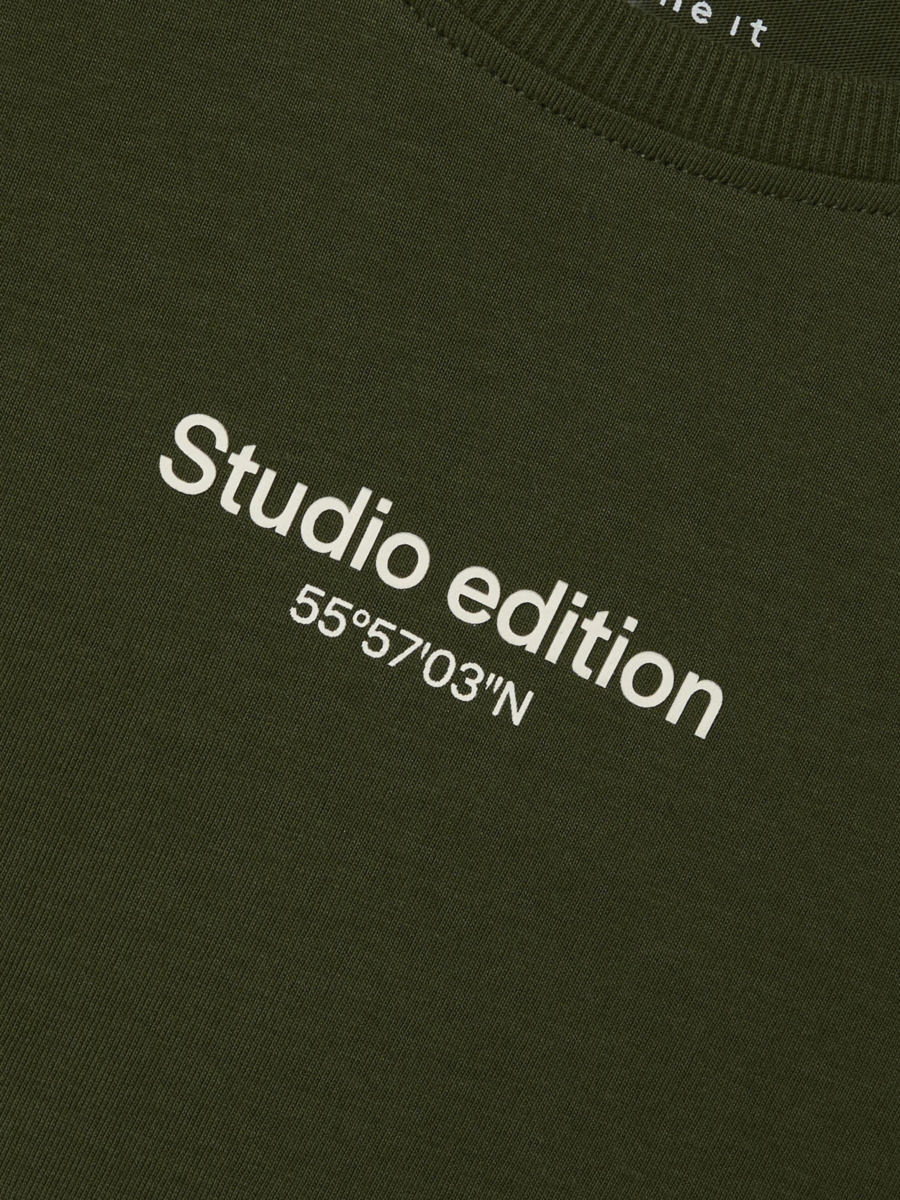 Thumbnail - Name It T-Shirt "NKMBRODY SS NREG TOP NOOS" mit dezentem 3D-Frontmotiv