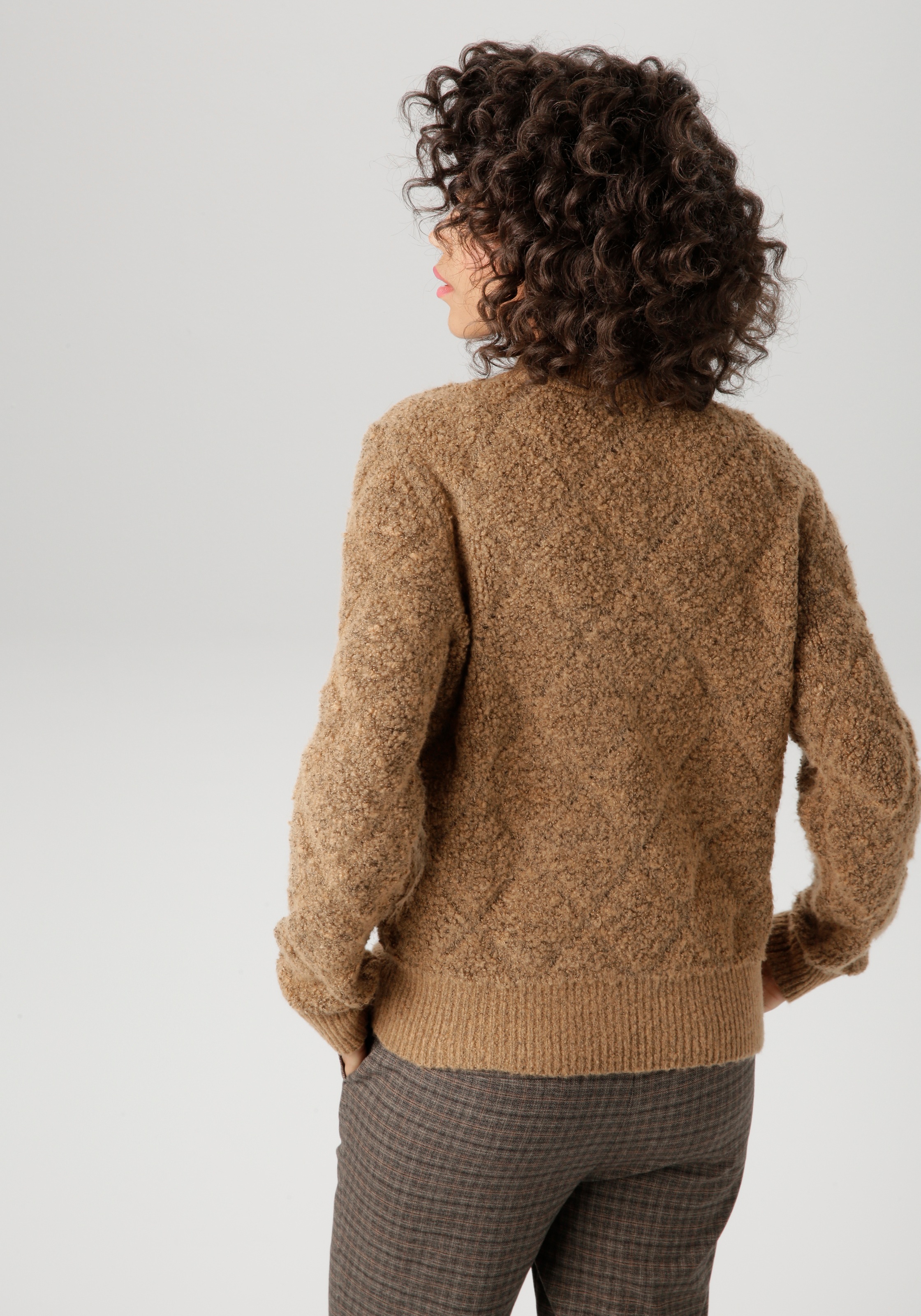 Aniston CASUAL Strickjacke, mit dezentem Rauten-Muster im 3D-Effekt - NEUE günstig online kaufen