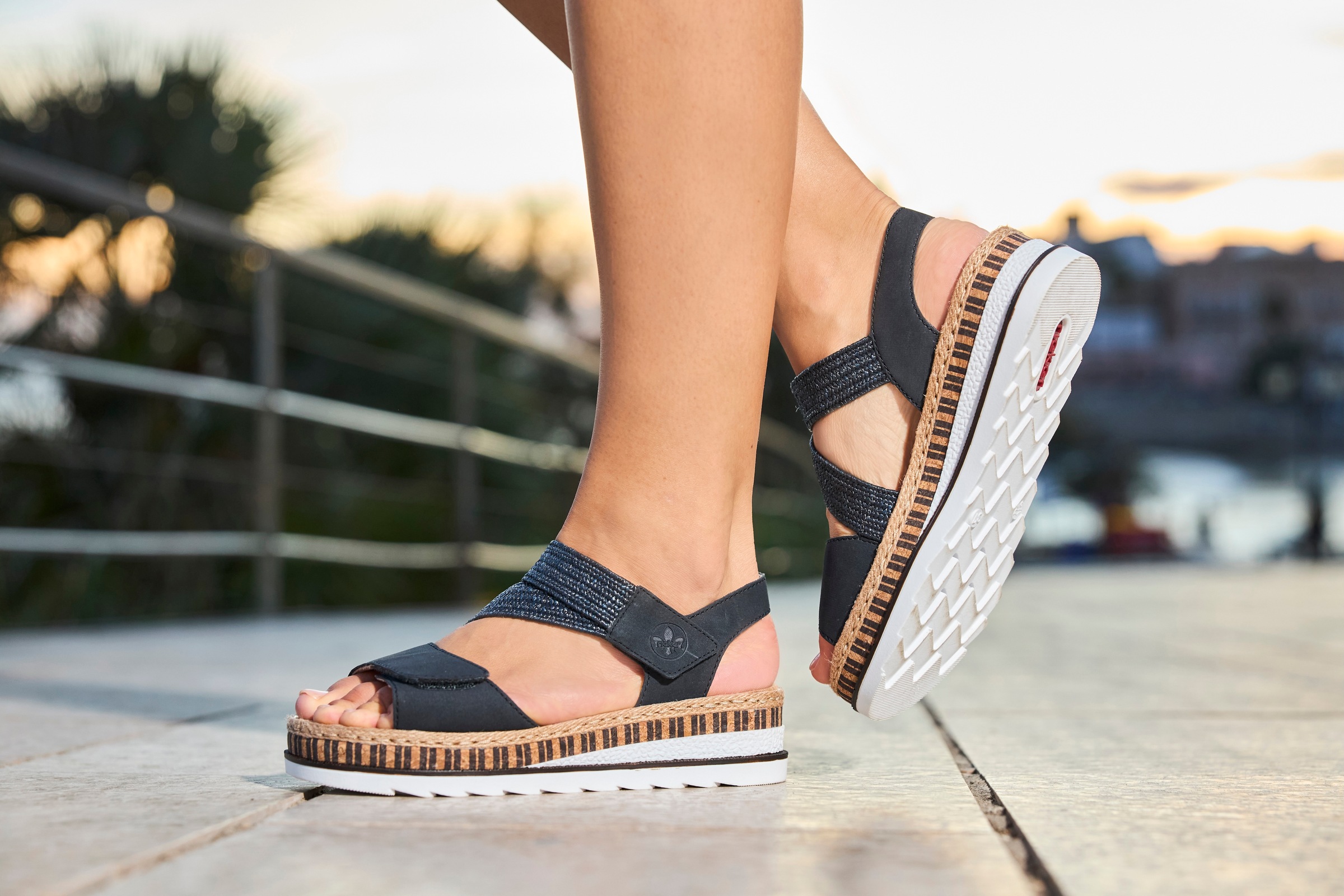 Thumbnail - Rieker Keilsandalette Riemchensandale, Sommerschuh, Urlaubschuh mit Klettriemchen