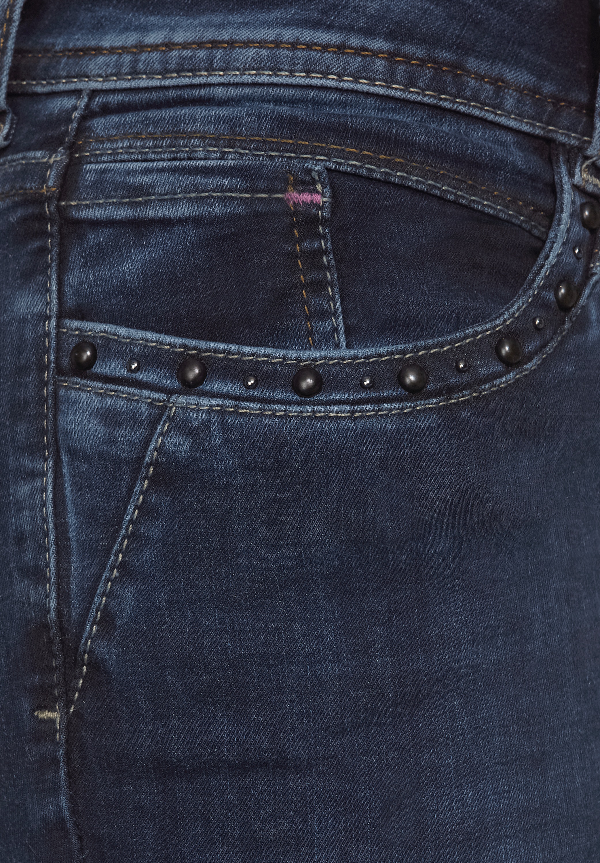 STREET ONE Slim-fit-Jeans, mit dekorativen Nieten