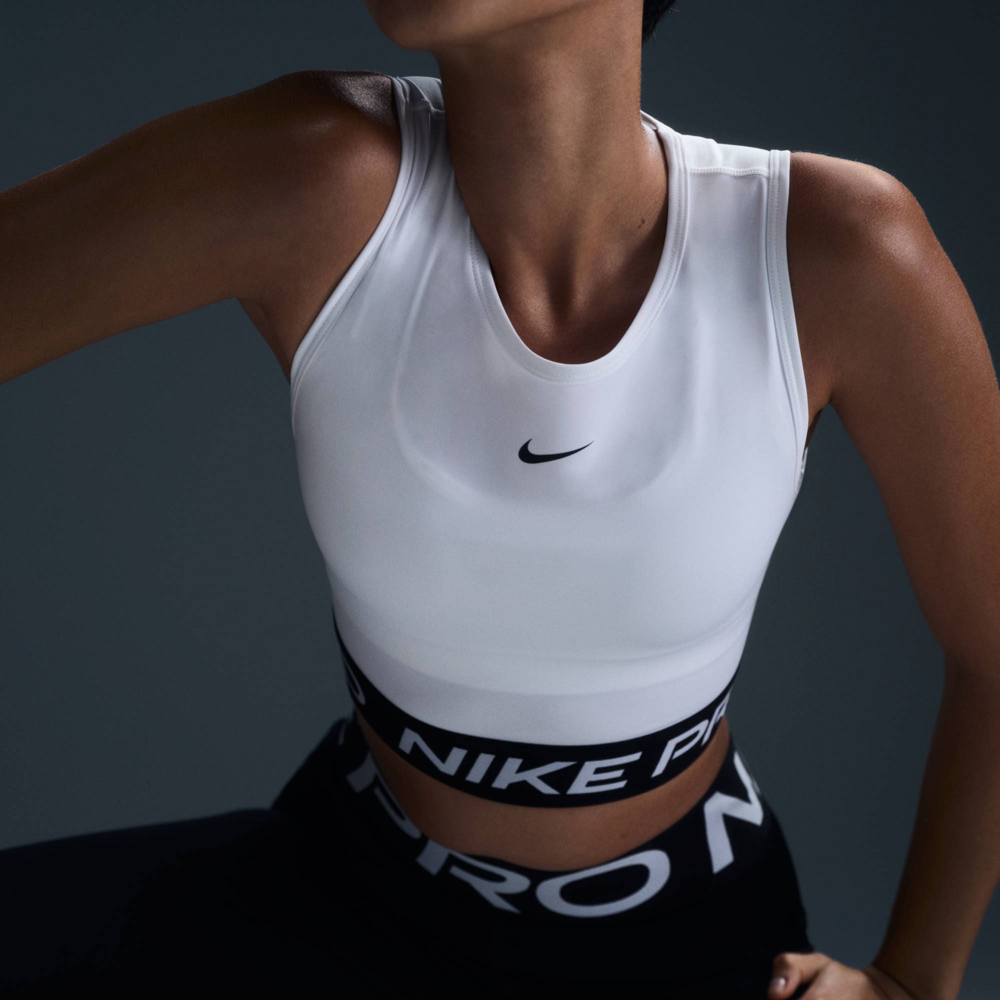Nike Tanktop »PRO DF 365 CROP TANK« mit Rundhalsausschnitt, aus Polyester und Elasthan, normaler Schnitt