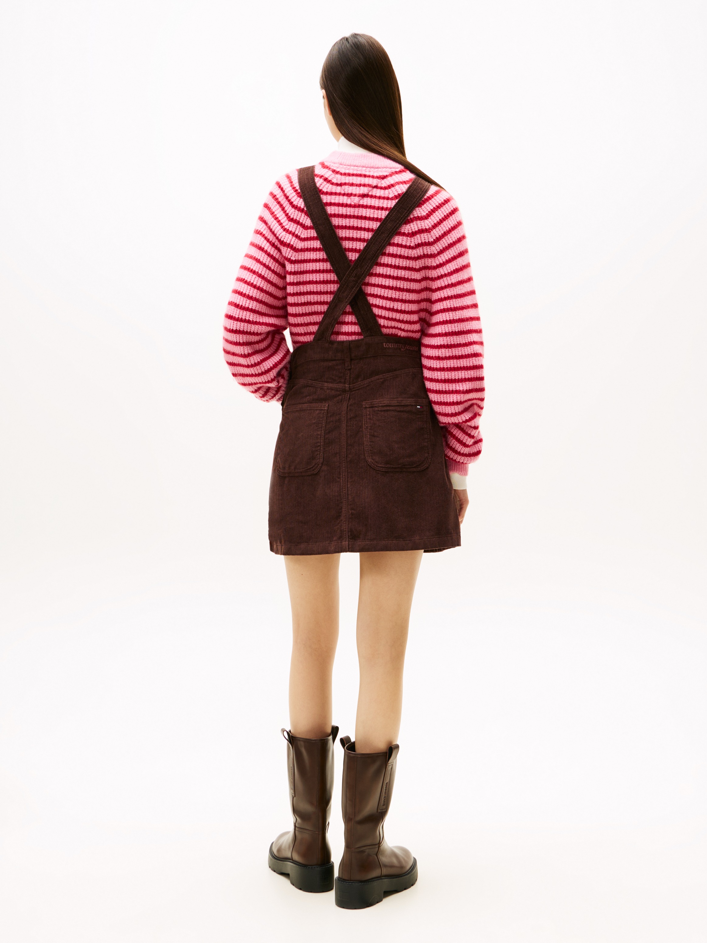 Tommy Jeans Latzkleid »TJW SCRIPT CORD DUNGAREES DRESS«, aus angenehmer Cord Qualität