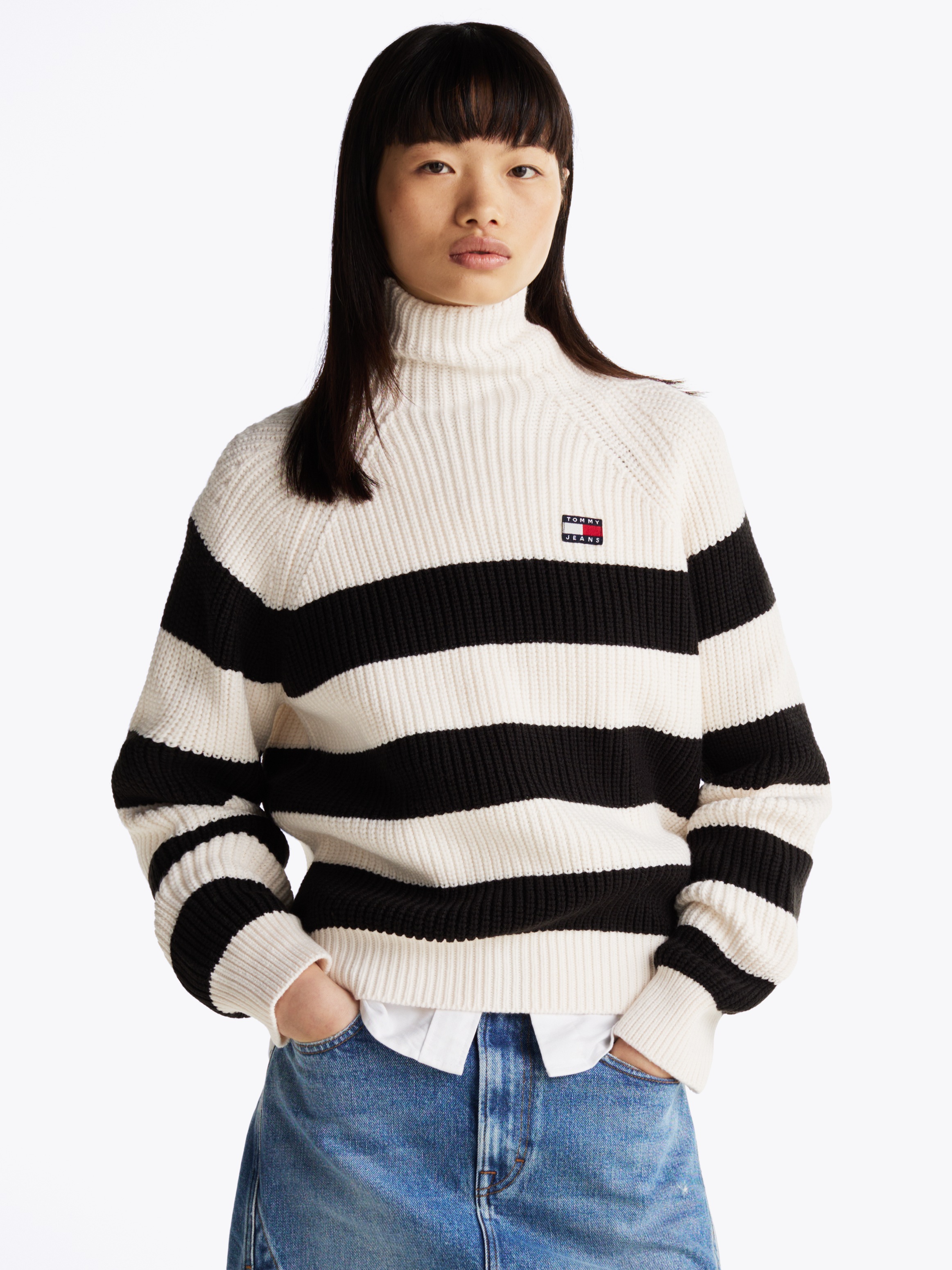 Tommy Jeans Strickpullover "TJW STRIPE MOCKNCK BADGE SWEATER", mit Perlfang günstig online kaufen