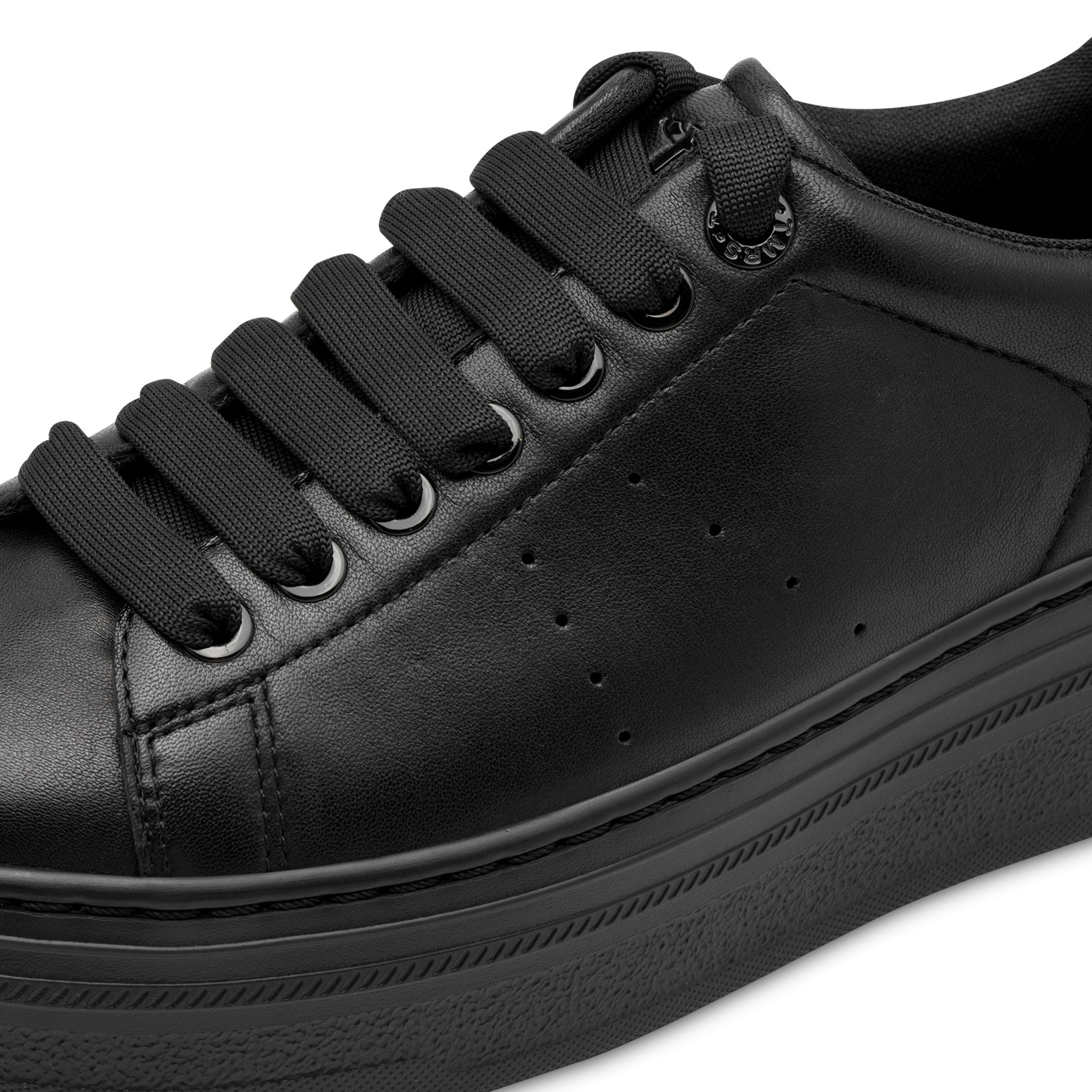 Tamaris Plateausneaker, Schnürschuh, Halbschuh mit auffälligen Schmucksteinen an der Ferse