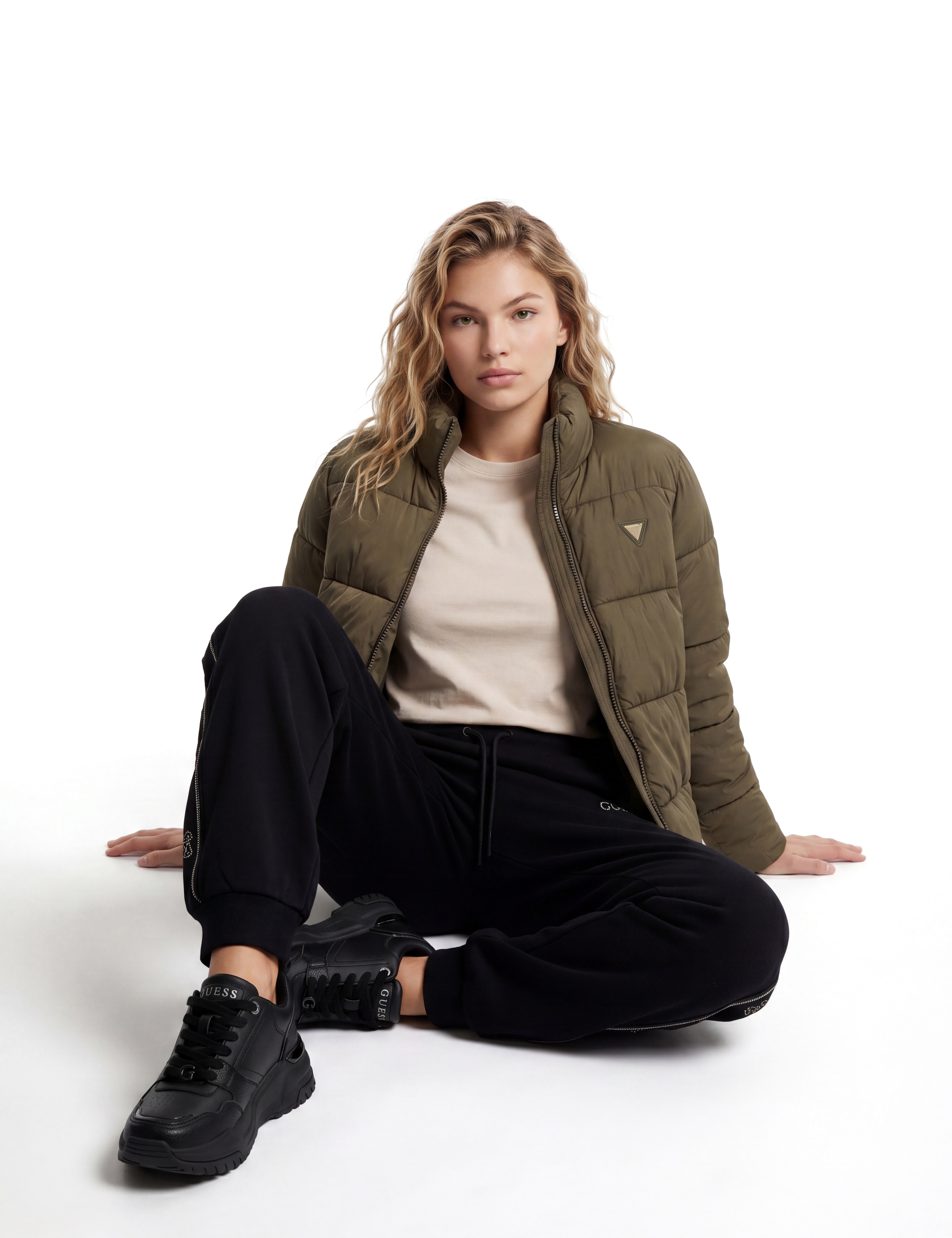 Guess Jogginghose »OCTAVIA JOGGER«  mit Strass-Steinen, Logo-Tape