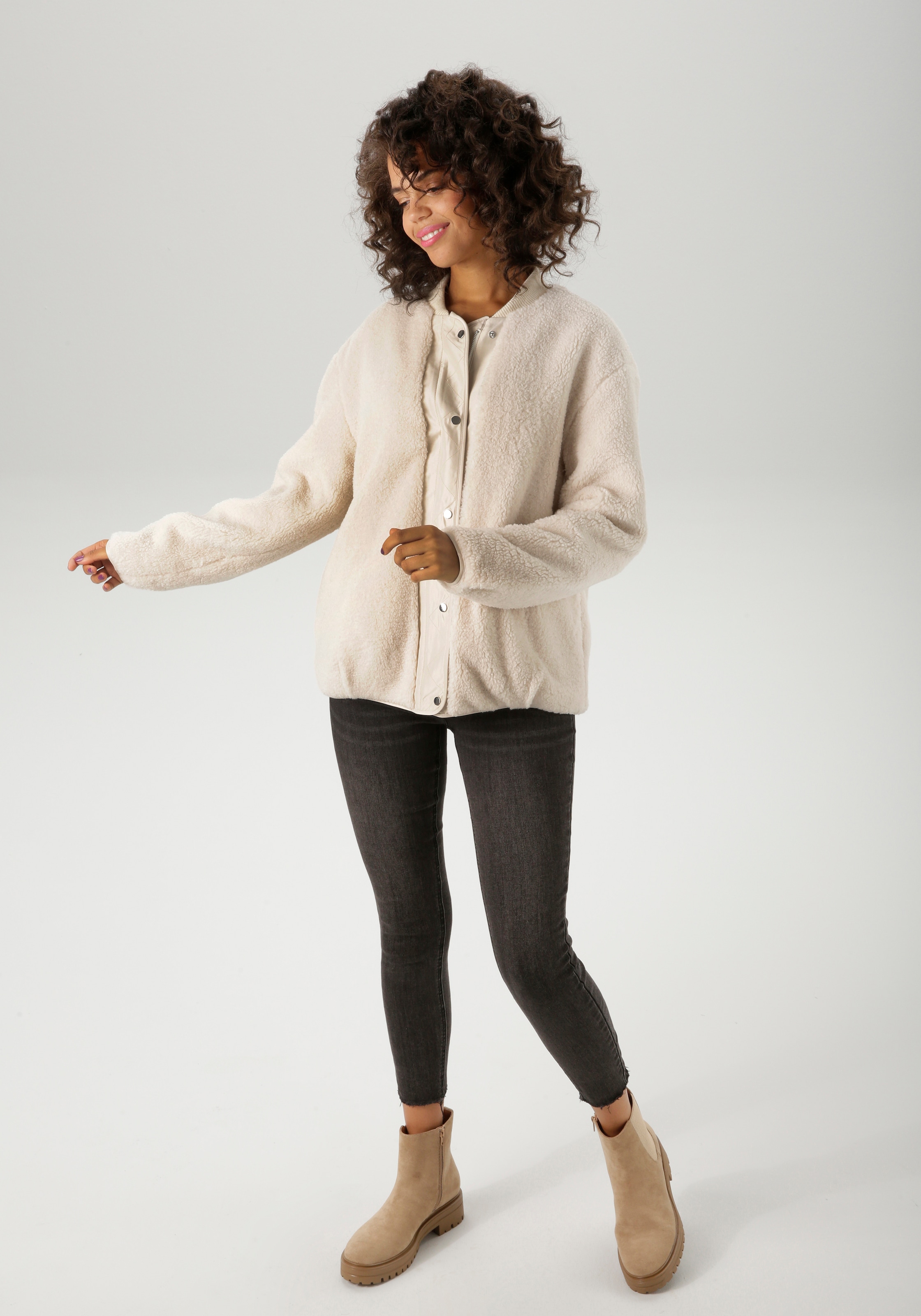 Aniston CASUAL Wendejacke, aus kuscheligem Plüsch und glattem Webstoff - NEUE KOLLEKTION