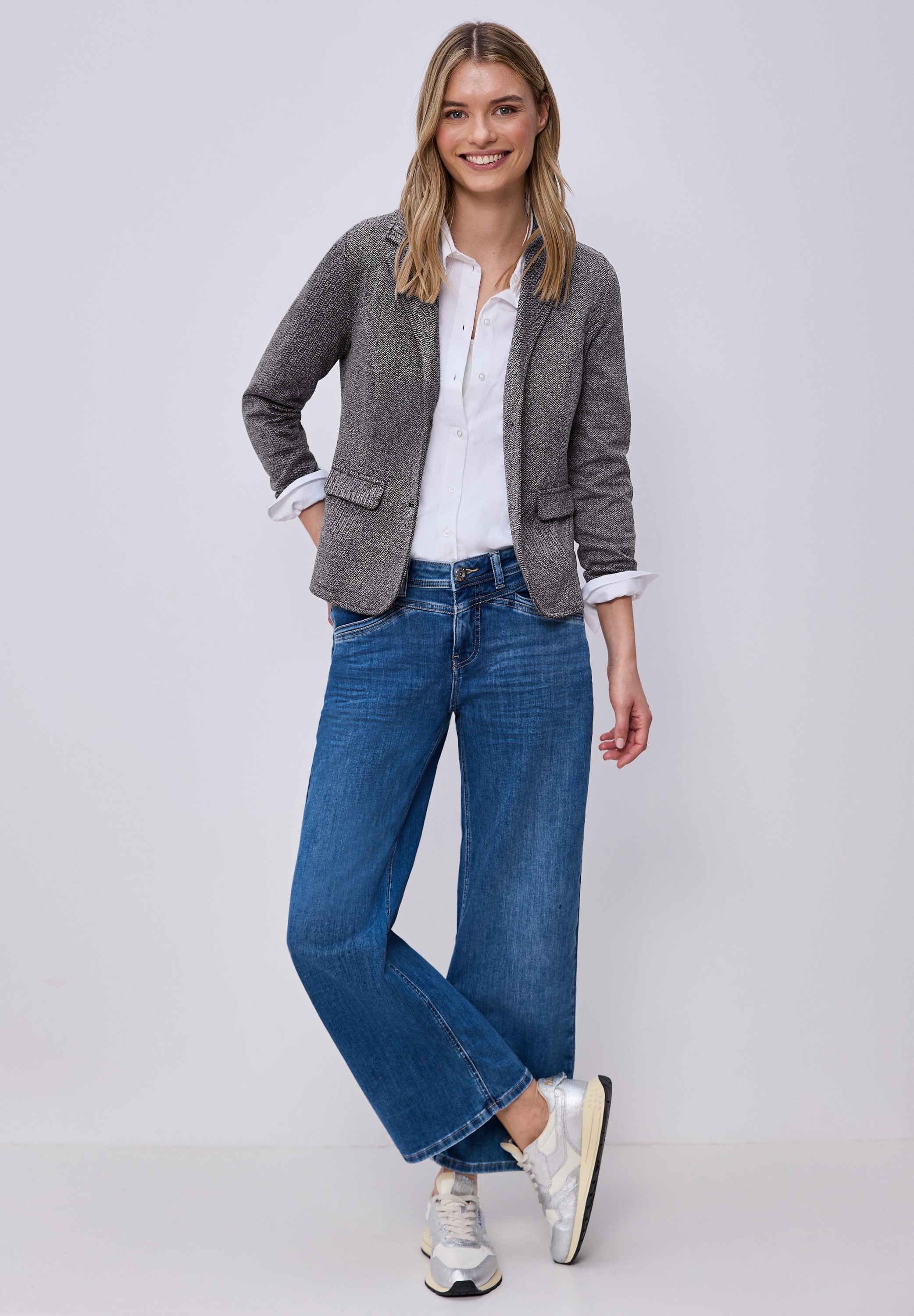 Kurzblazer STREET ONE, Damen, Gr. 38, shadowed navy, Stoff, 71% Polyester, 26% Viskose, 3% Elasthan, unifarben, regular fit normal, V-Ausschnitt, Bündchen, Blazer Kurzblazer, im Blazer-Style 3