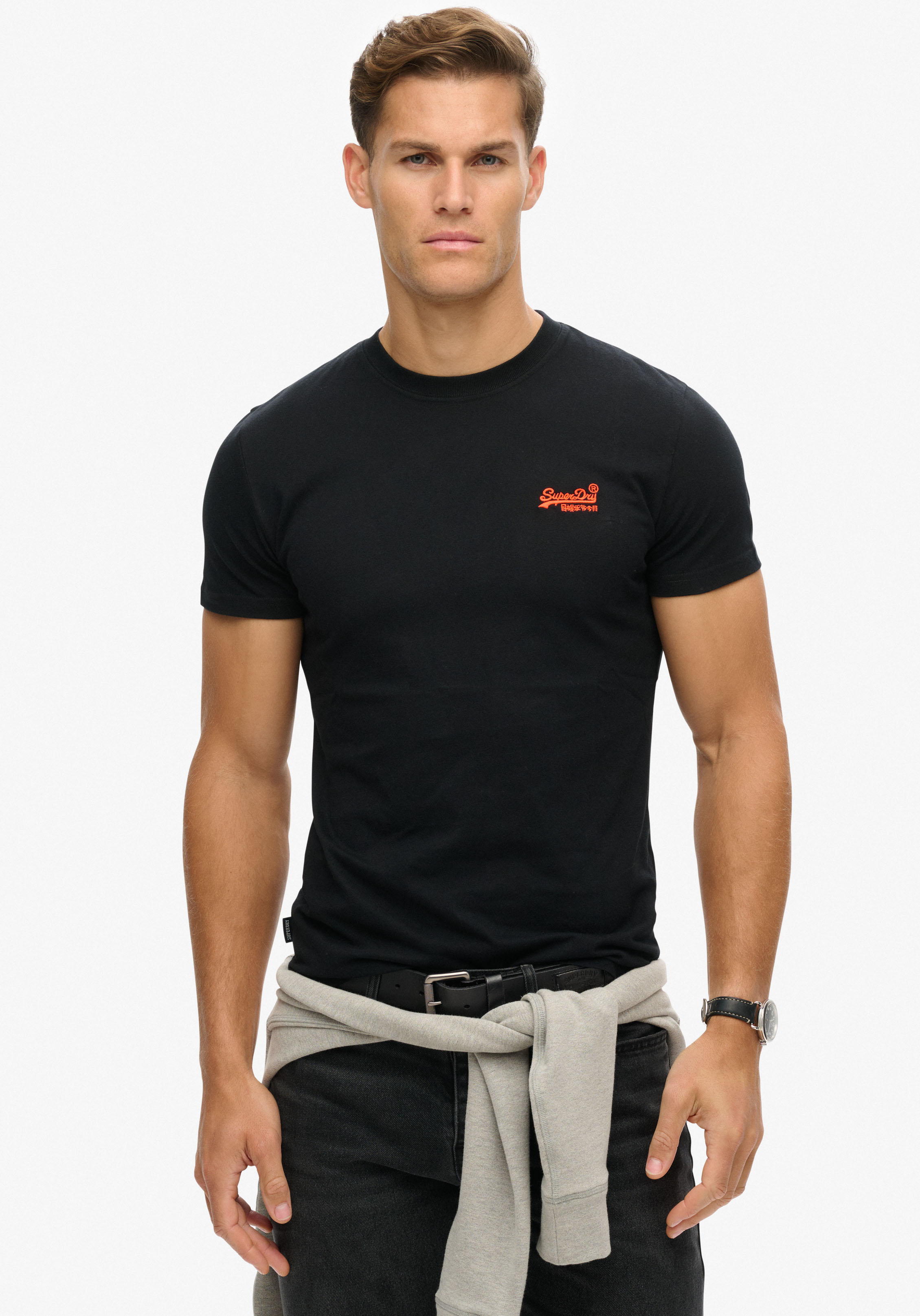 Superdry 1100000002199 "ESSENTIAL LOGO EMB TEE" aus Baumwolle und Single Jersey, Slim Fit, Kurzarm, hüftlang