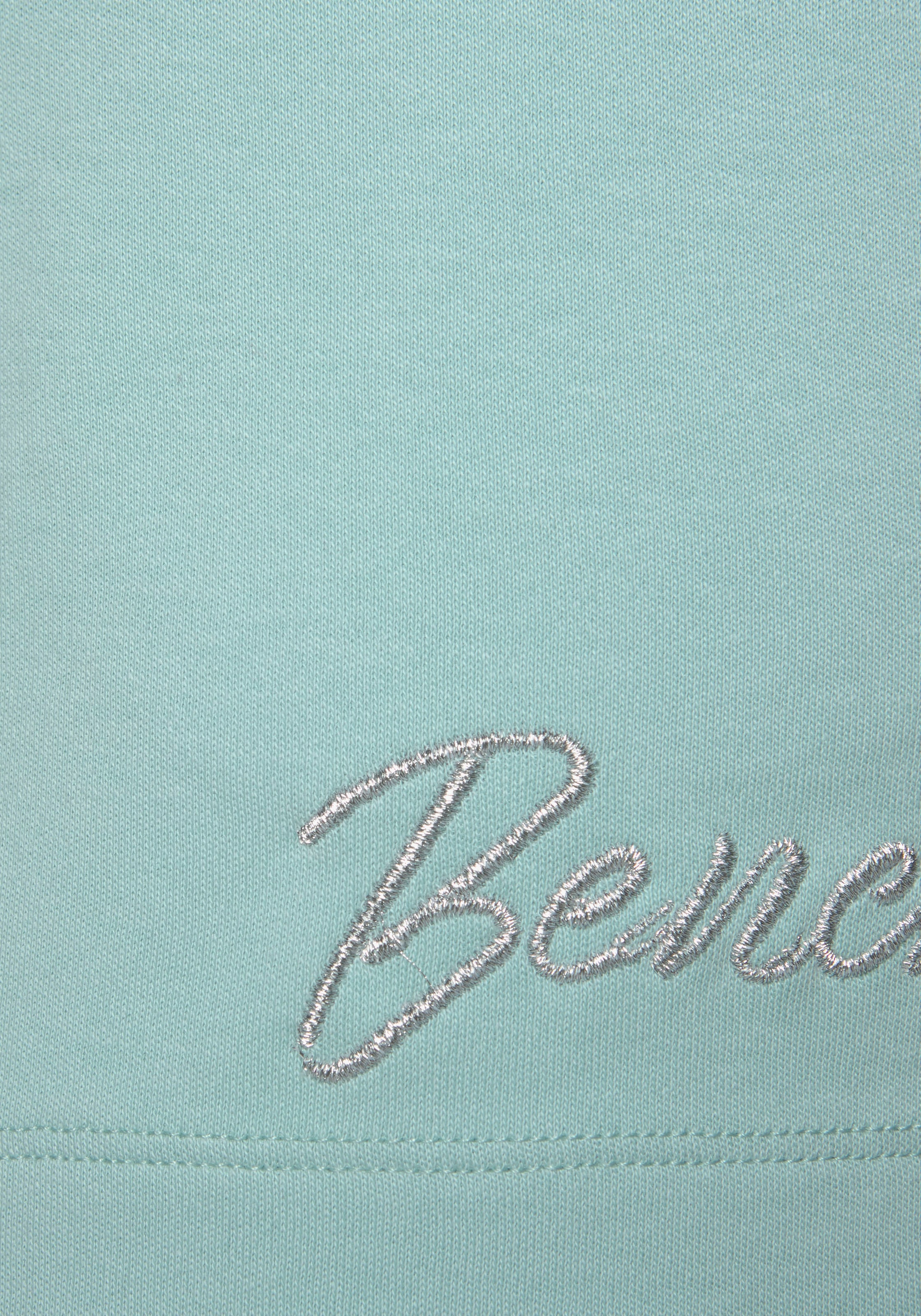 Bench. Loungewear Sweatshorts, mit glänzender Logostickerei, Loungewear, Loungeanzug