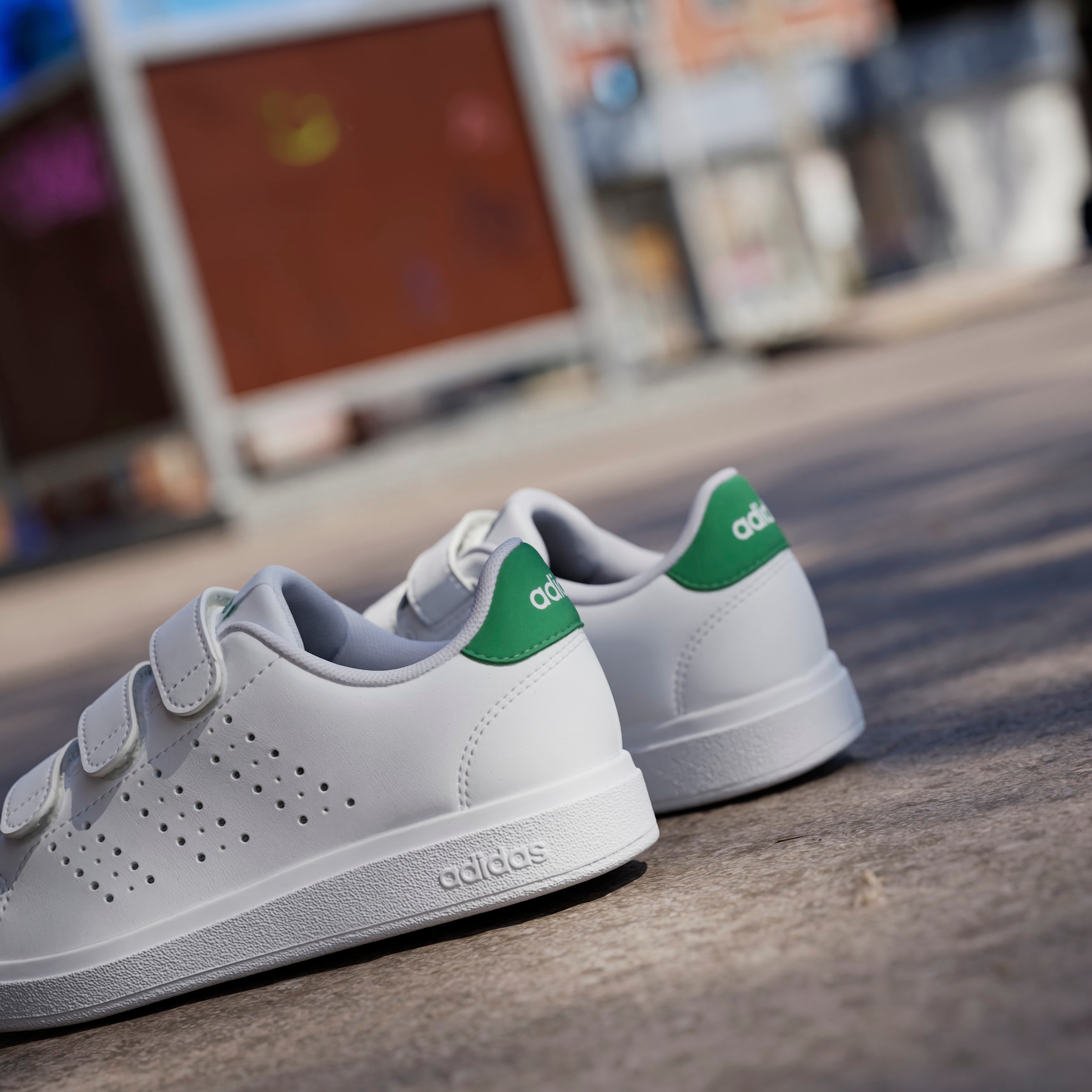 adidas Sportswear Klettschuh »ADVANTAGE BASE 2.0 KIDS«  Design auf den Spuren des adidas Stan Smith, für Kinder & Jugendliche