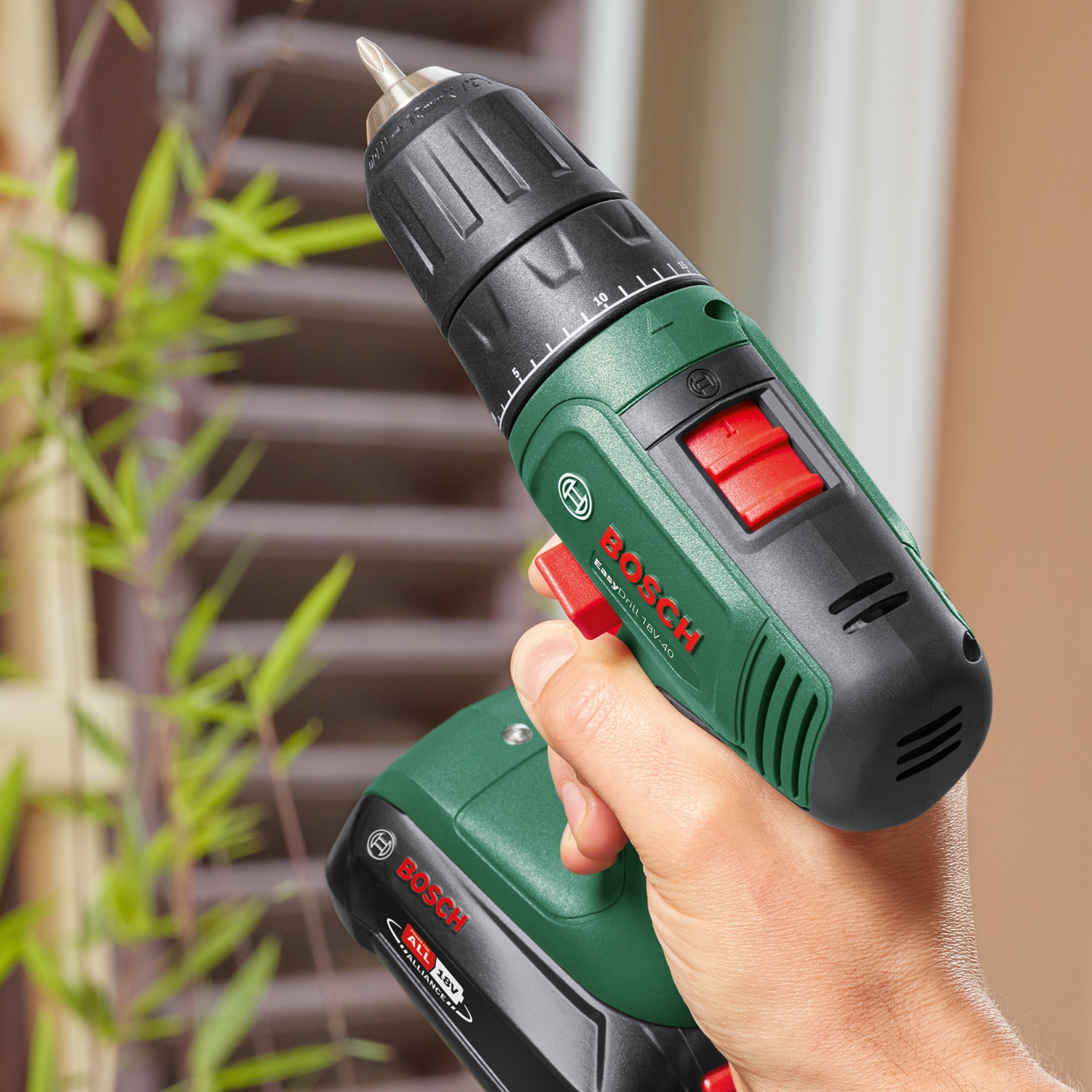 Bosch Home & Garden Akku-Bohrschrauber »EasyDrill 18V-40«, inkl. 2x Akkus 1,5 Ah und Ladegerät AL 18V-20, im Tragekoffer