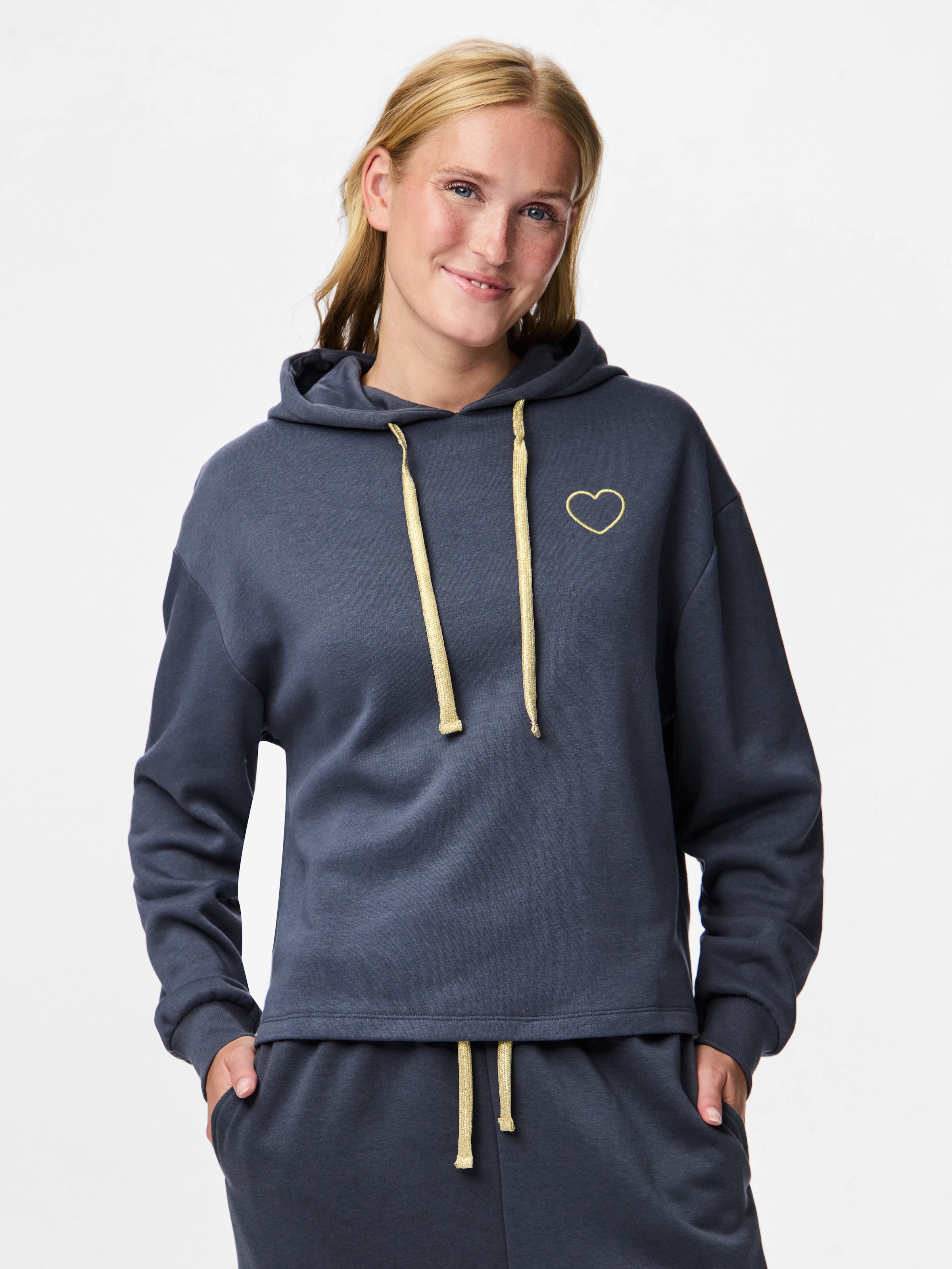 pieces Kapuzensweatshirt "PCCHILLI LS HEART HOODIE NOOS BC" günstig online kaufen