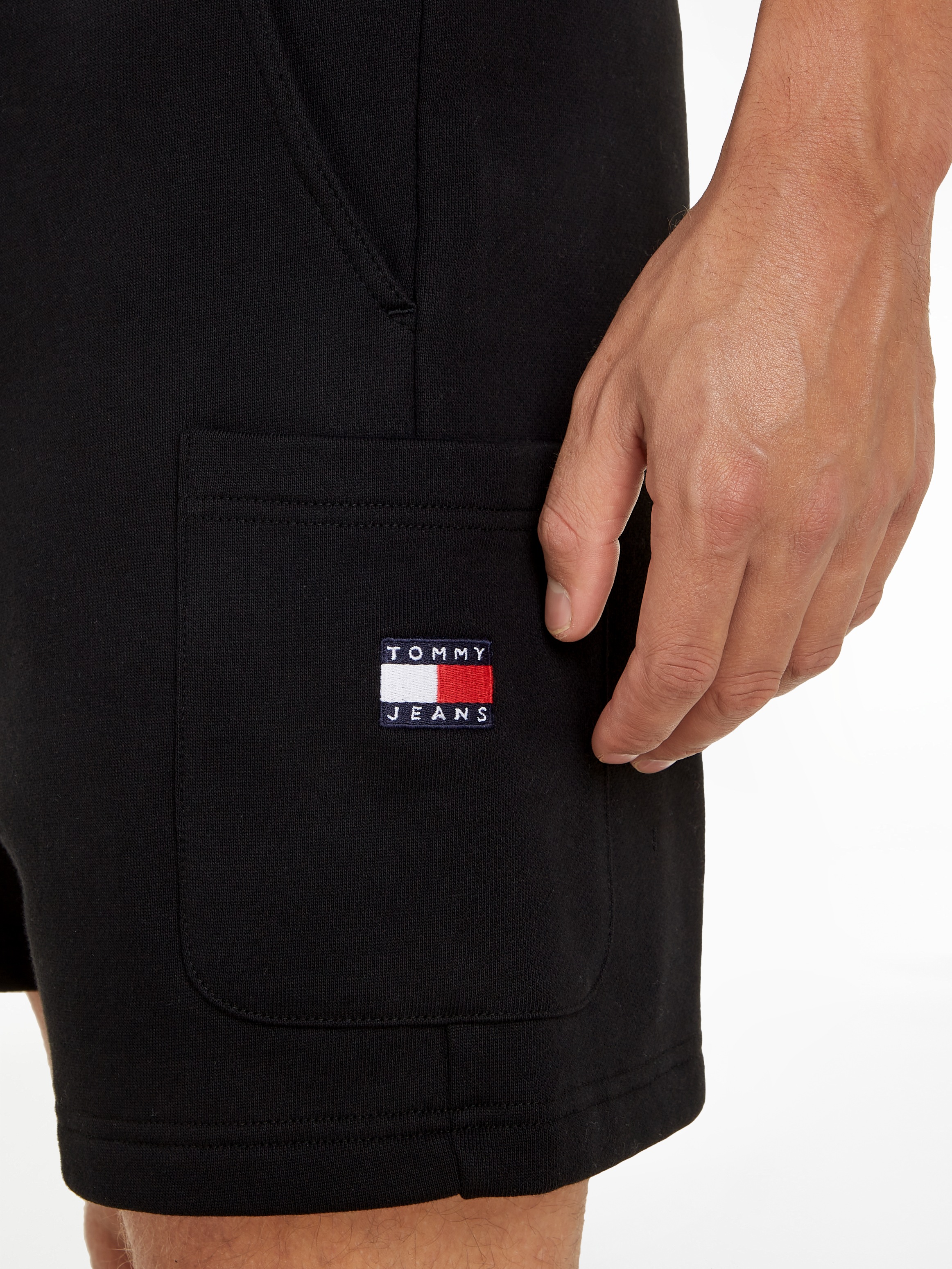 Tommy Jeans Cargoshorts »TJM BADGE CARGO SHORT«, mit Seitentasche