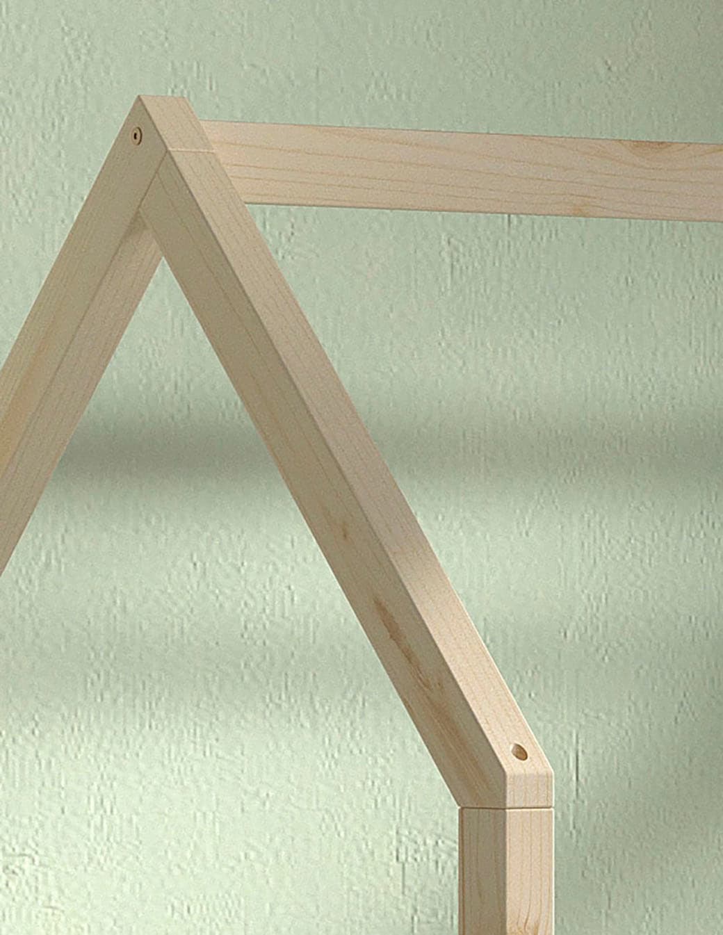 Vipack Hausbett »aus massiver Kiefer, natur oder weiß lackiert, stabil gebaut«, 90/200 inkl. Rolllattenrost, Sprossenumrandung u. Dachaufbau