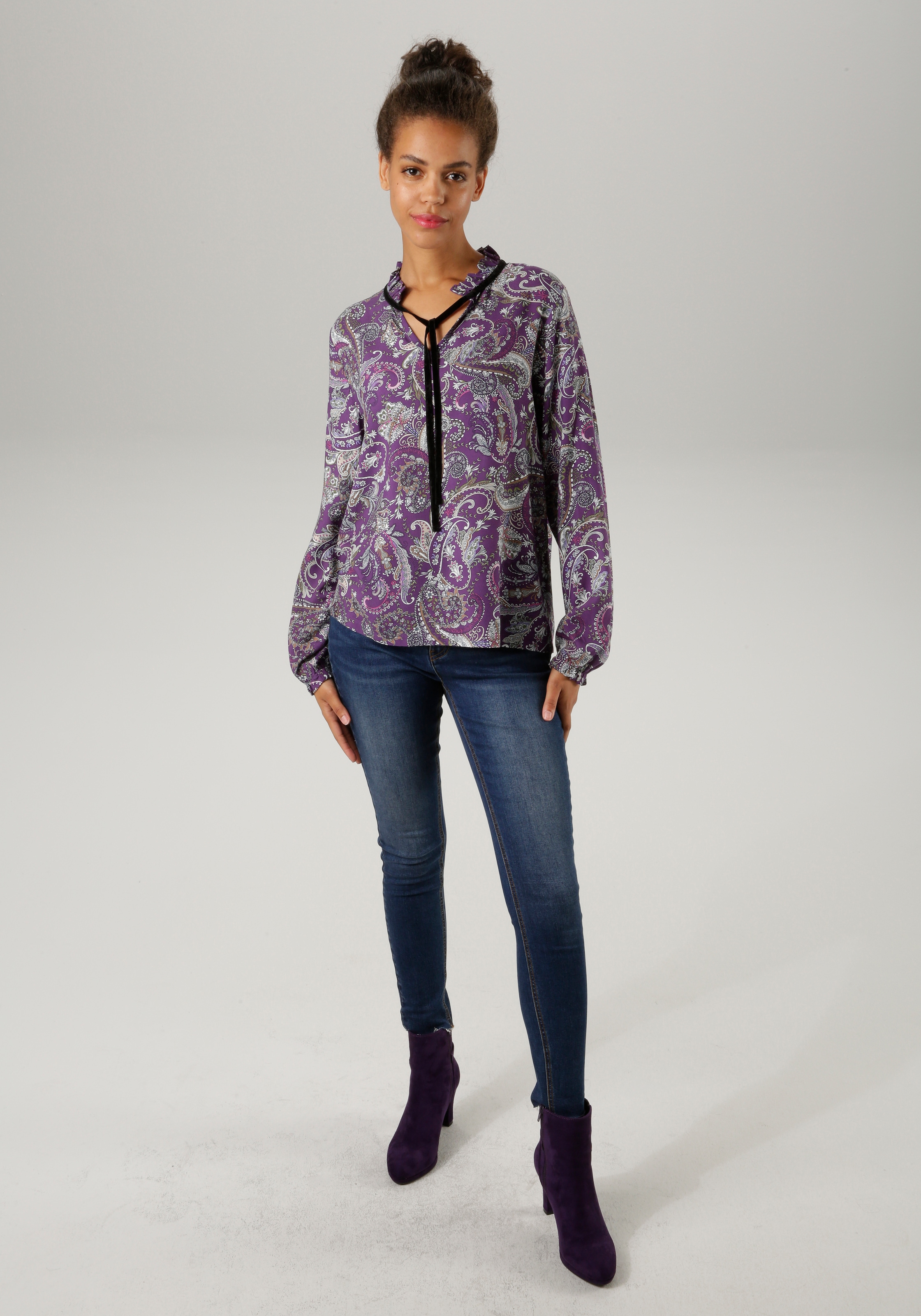 Aniston CASUAL Schlupfbluse, mit großflächigem Paisley-Druck