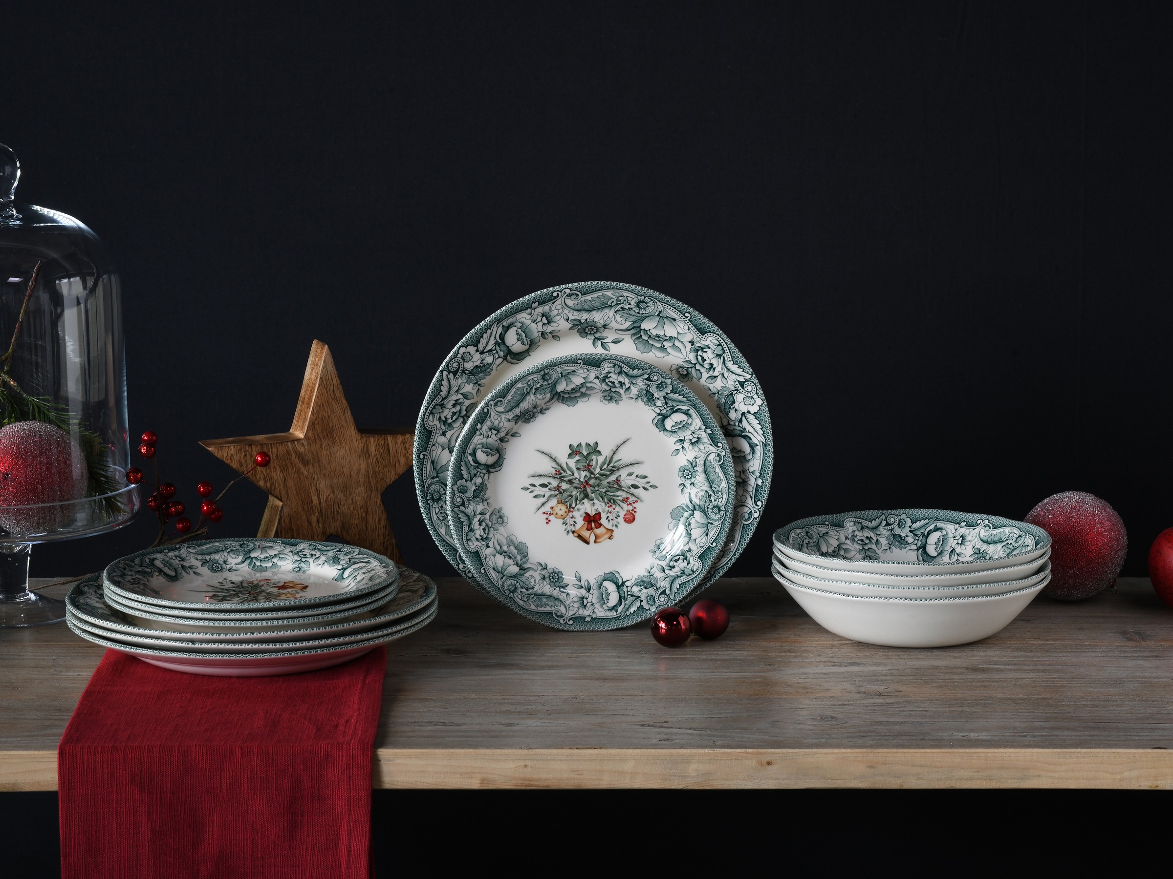 CreaTable Teller-Set »Weihnachten Grün, Tellerset 12-tlg«, (Set, 12 tlg.), Weihnachtsdekorationen als Zentralmotiv
