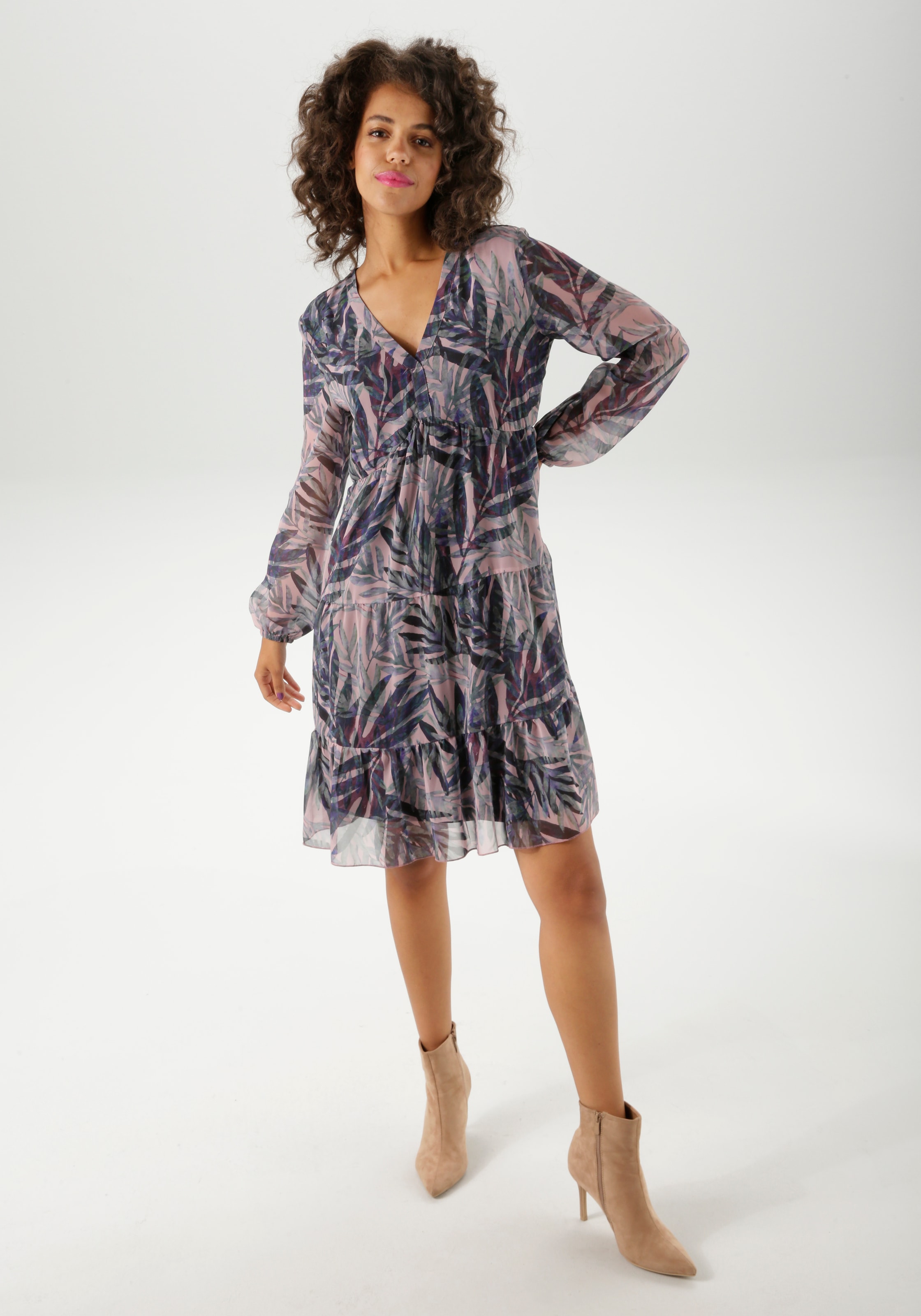 Aniston CASUAL Tunikakleid, mit exotischen Blättern im Batik-Look bedruckt günstig online kaufen