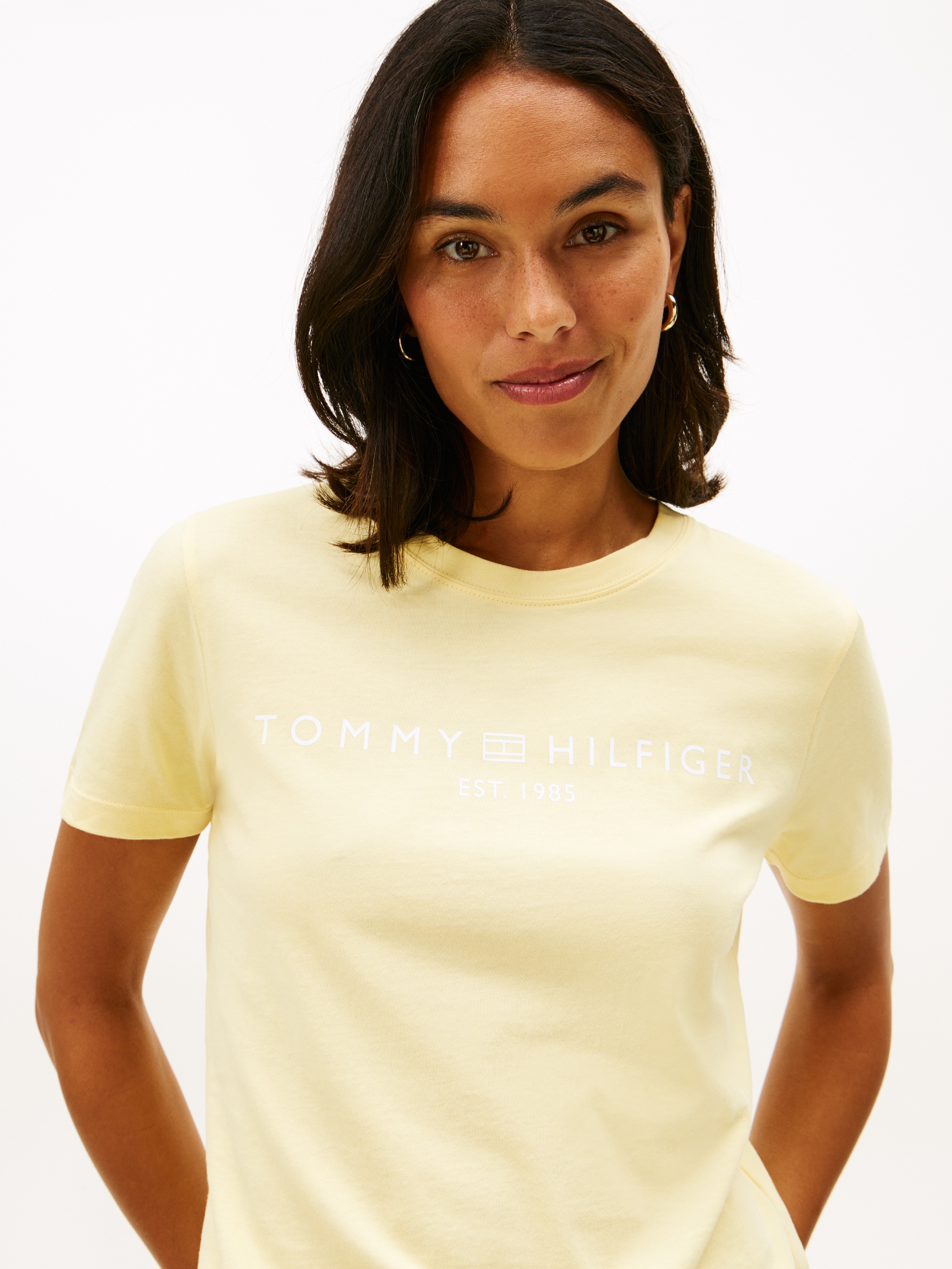 Tommy Hilfiger Kurzarmshirt "REG CORP LOGO C-NK mit Logoschriftzug und Stic günstig online kaufen