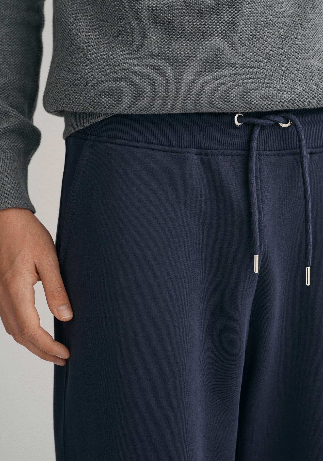 Black Friday Gant Sweathose »REG SHIELD SWEATPANTS«, mit Logostickerei  unterhalb des Bunds | BAUR