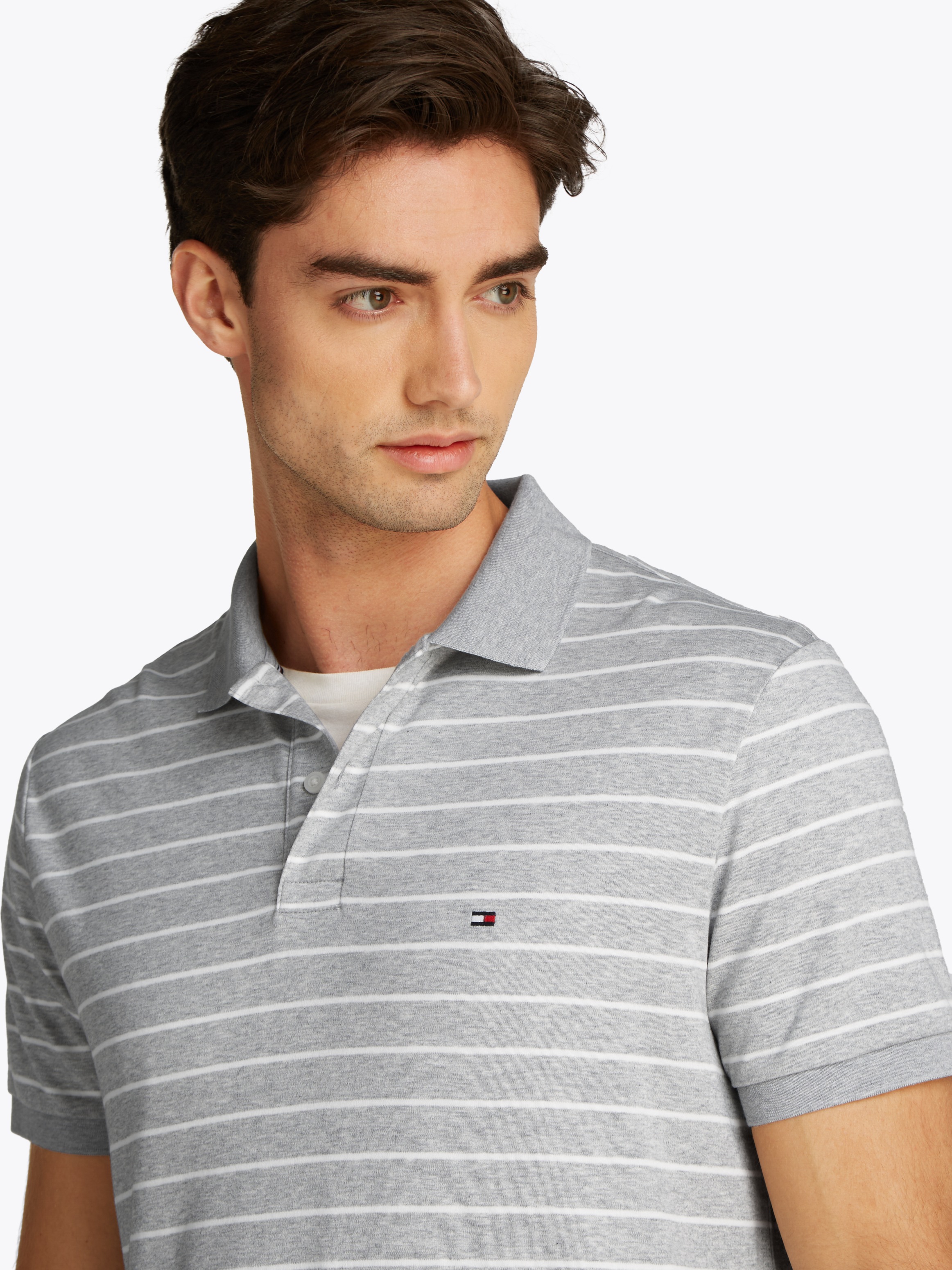 Tommy Hilfiger Poloshirt "LIQUID COTTON REG SEASONAL POLO", mit Logosticker günstig online kaufen