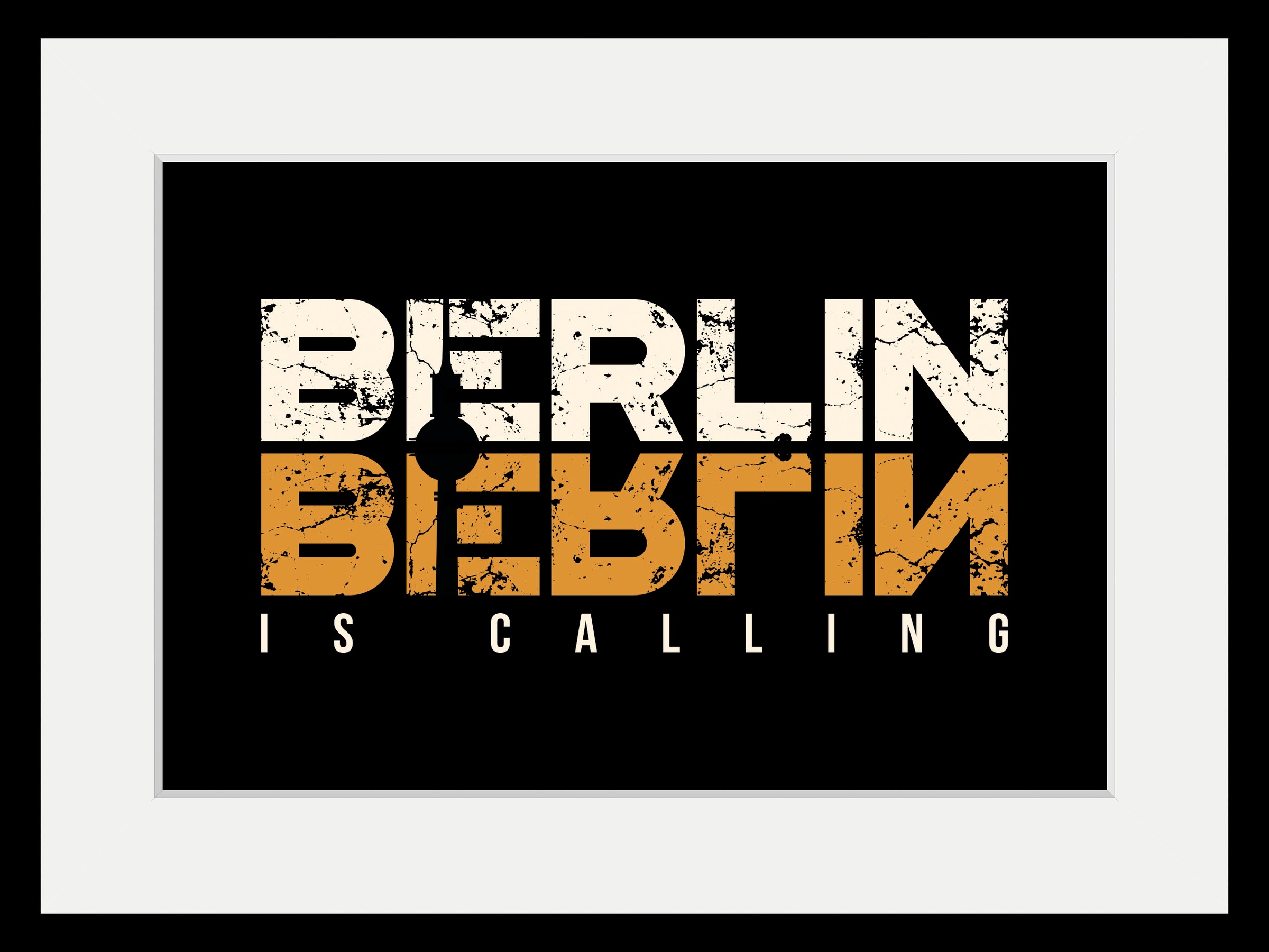 queence Bild »BERLIN IS CALLING«, Städte-Stadt-Deutschland-Gebäude-Schriftzug-Berlin, (1 St.), HD Premium Poster-Druck inkl. Holzrahmen