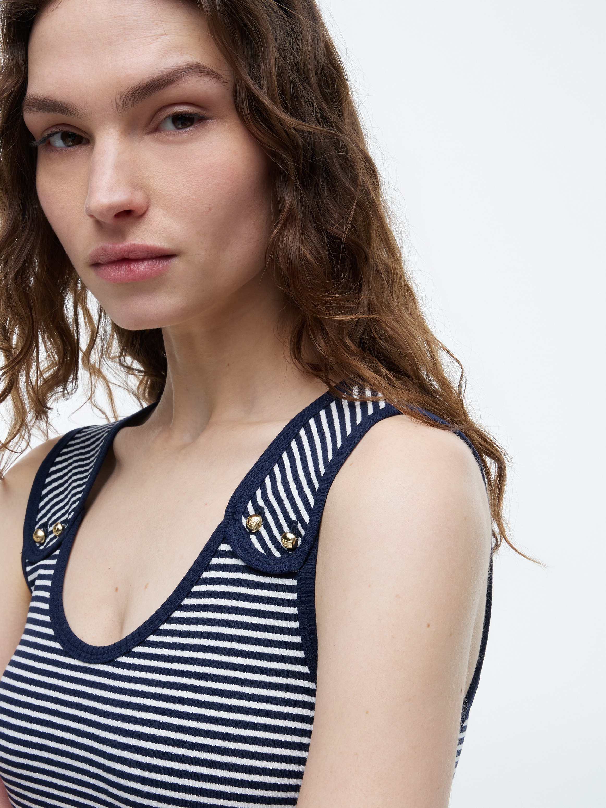 Tommy Hilfiger Tanktop »GOLD BUTTON U-NK TANK« Viskosemischung, goldfarbene Knöpfe